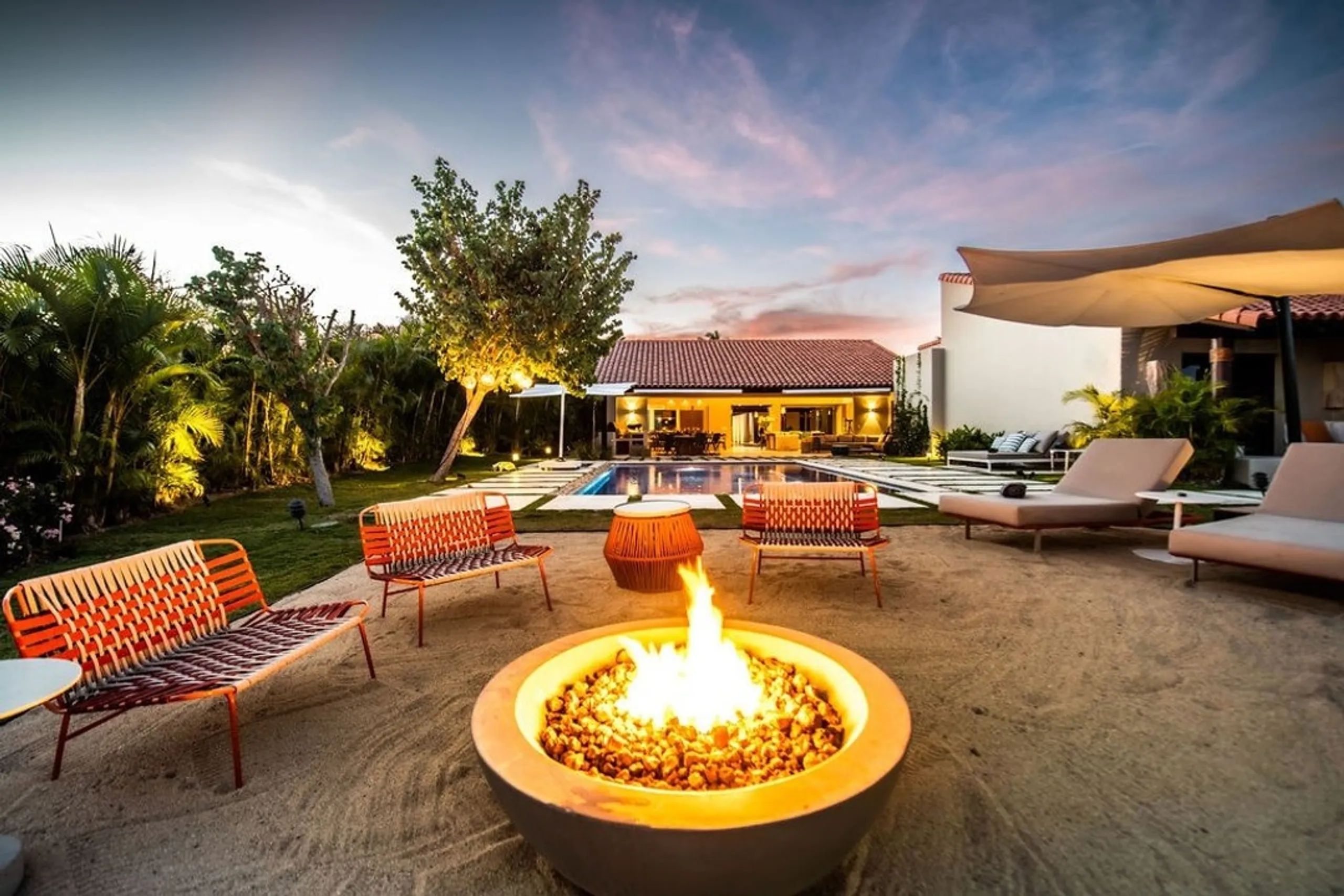 Tranquil Lagos del Mar Villa with Infinity Pool, Jacuzzi & Ocean Views — photograph 3
