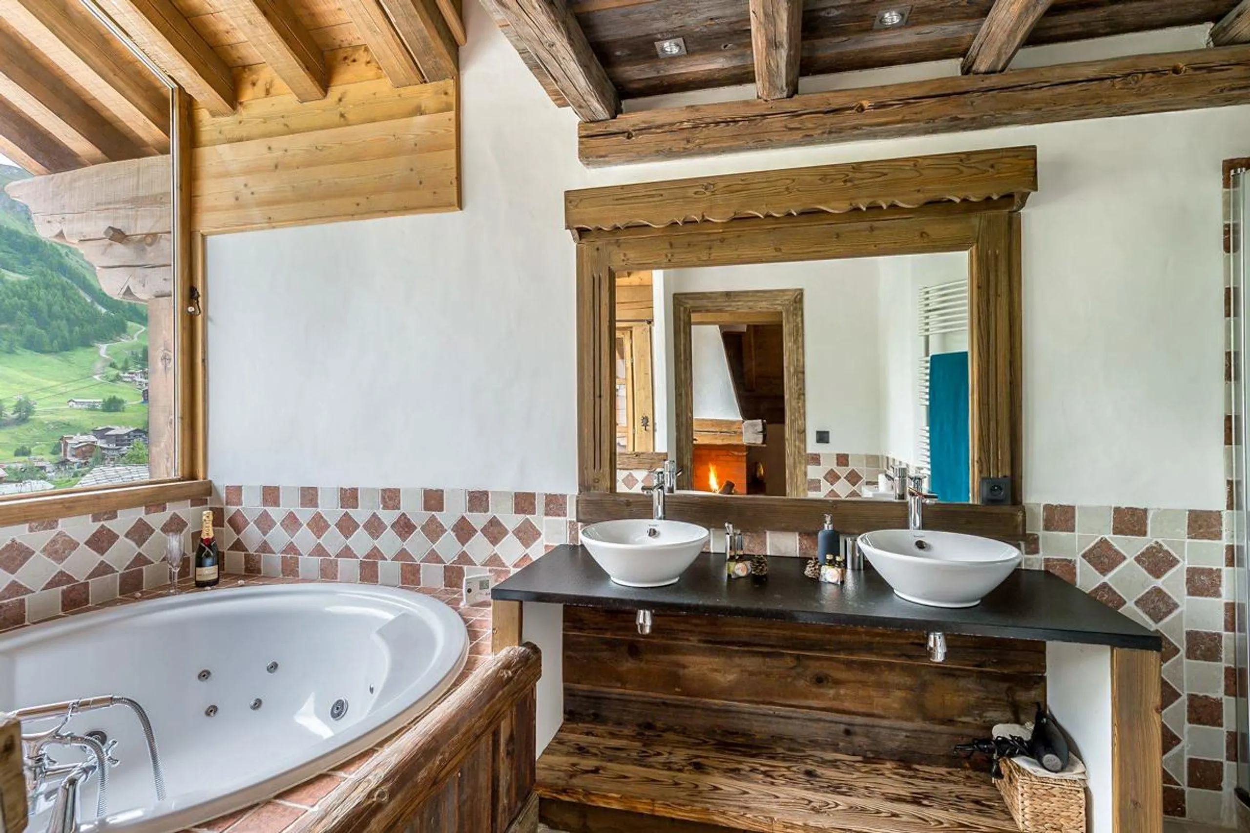 Charming Chalet in Val d’Isere with Stunning Mountain Views — photograph 10