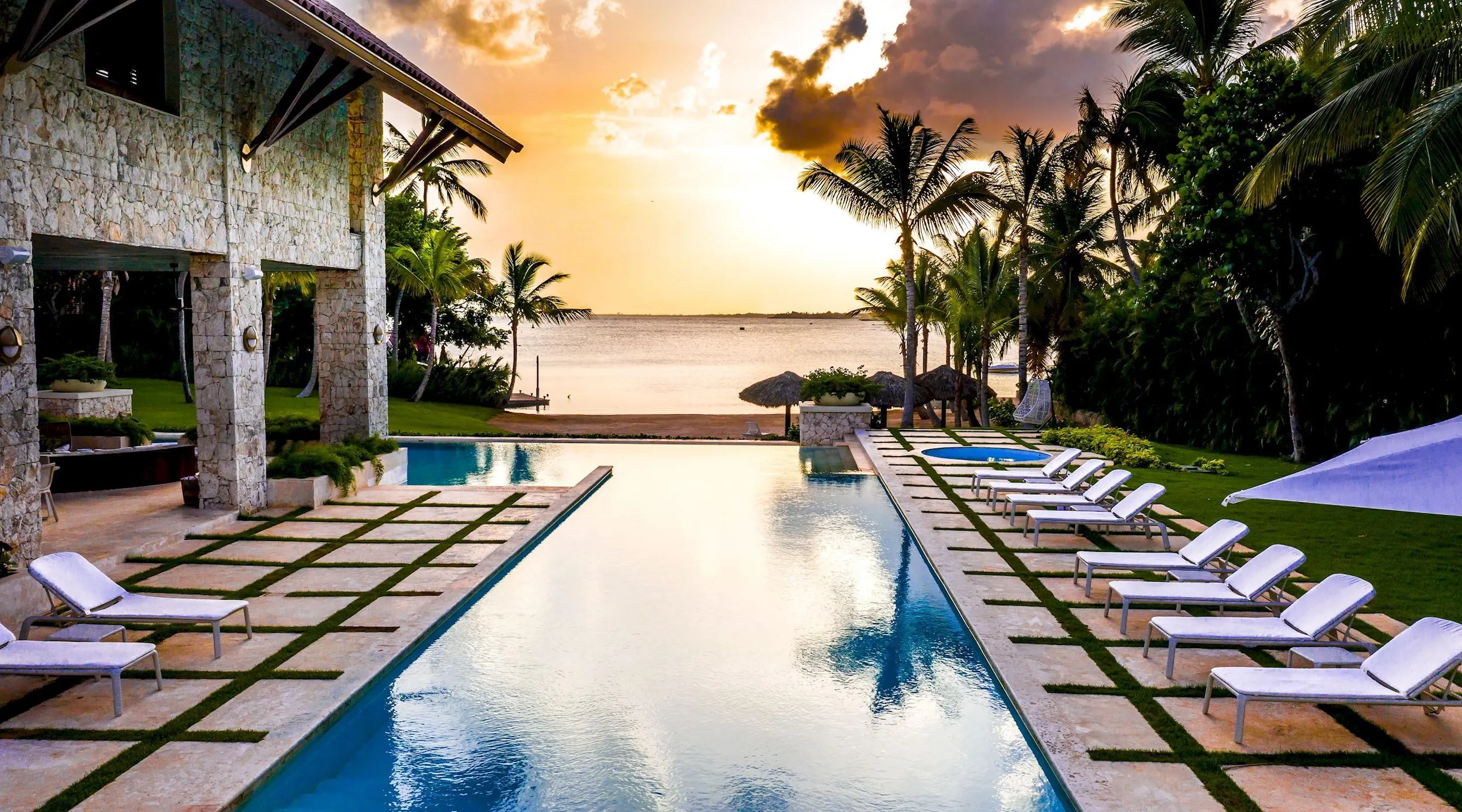 Lavish Seaview Villa with Infinity Pool and Garden Grounds, La Romana