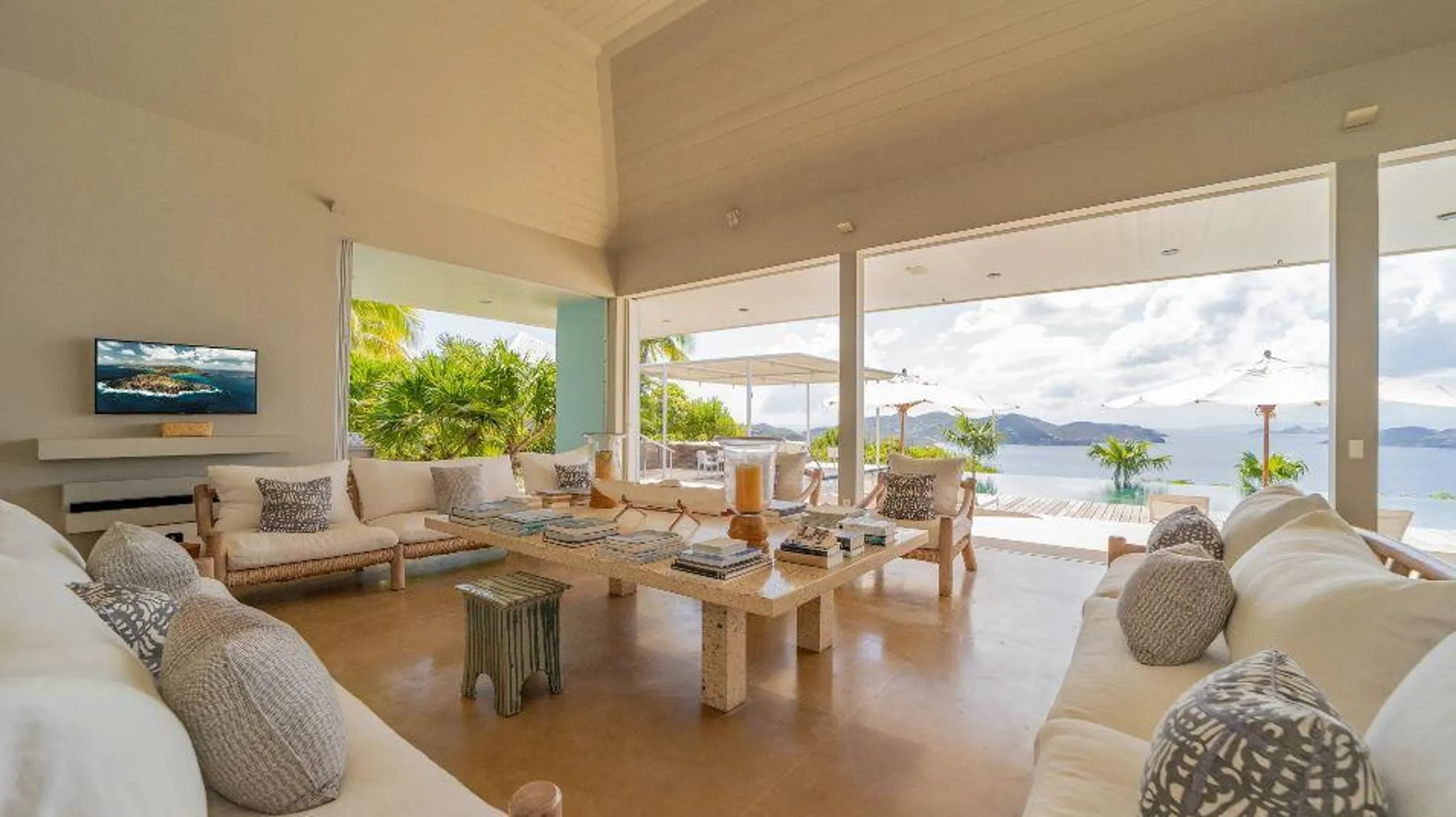 Gleaming Secluded Garden Villa in St. Barts with Private Pool and Ocean Views — photograph 9