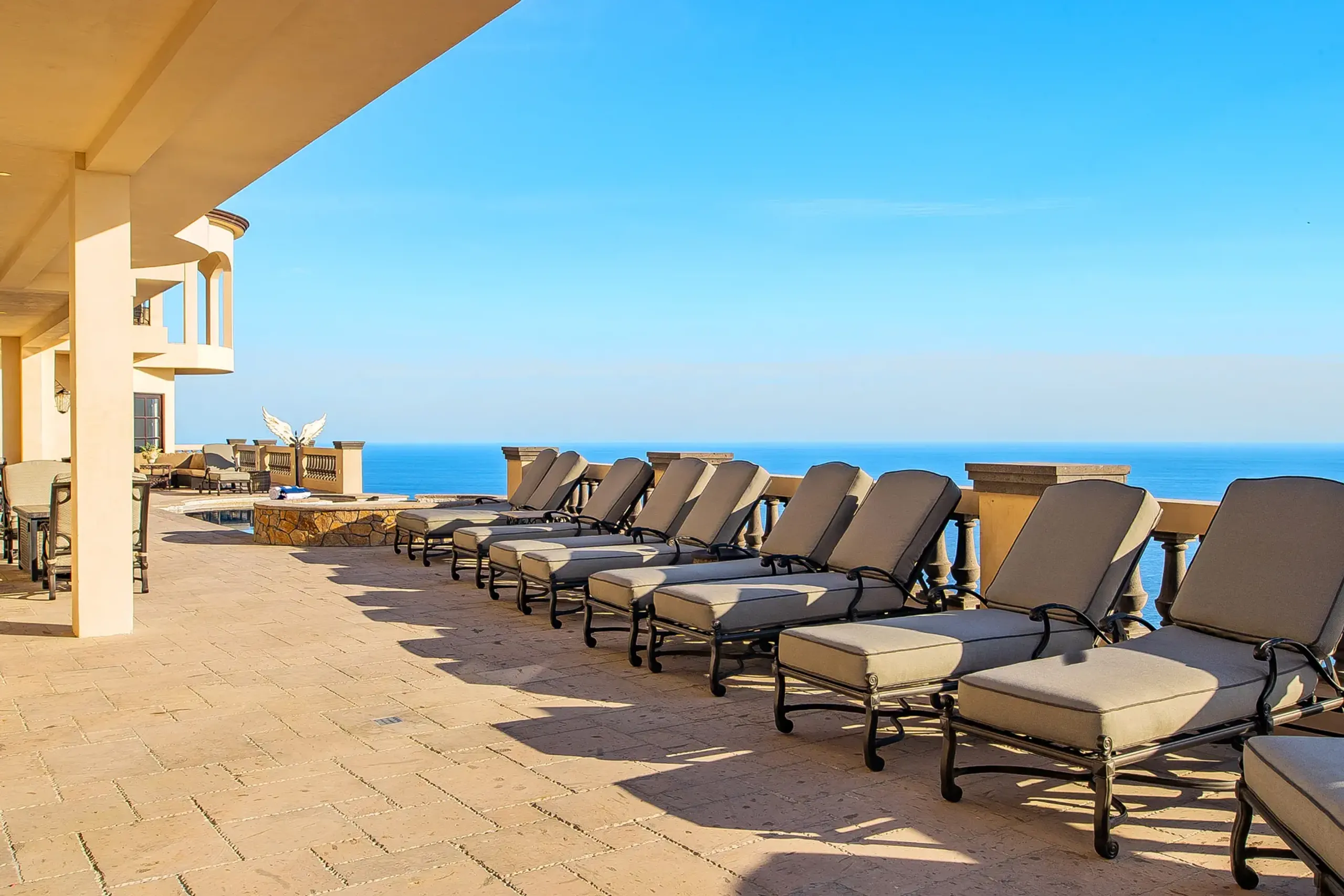 Exquisite Hillside Villa in Pedregal with Private Pool and Pacific Ocean Views — photograph 7