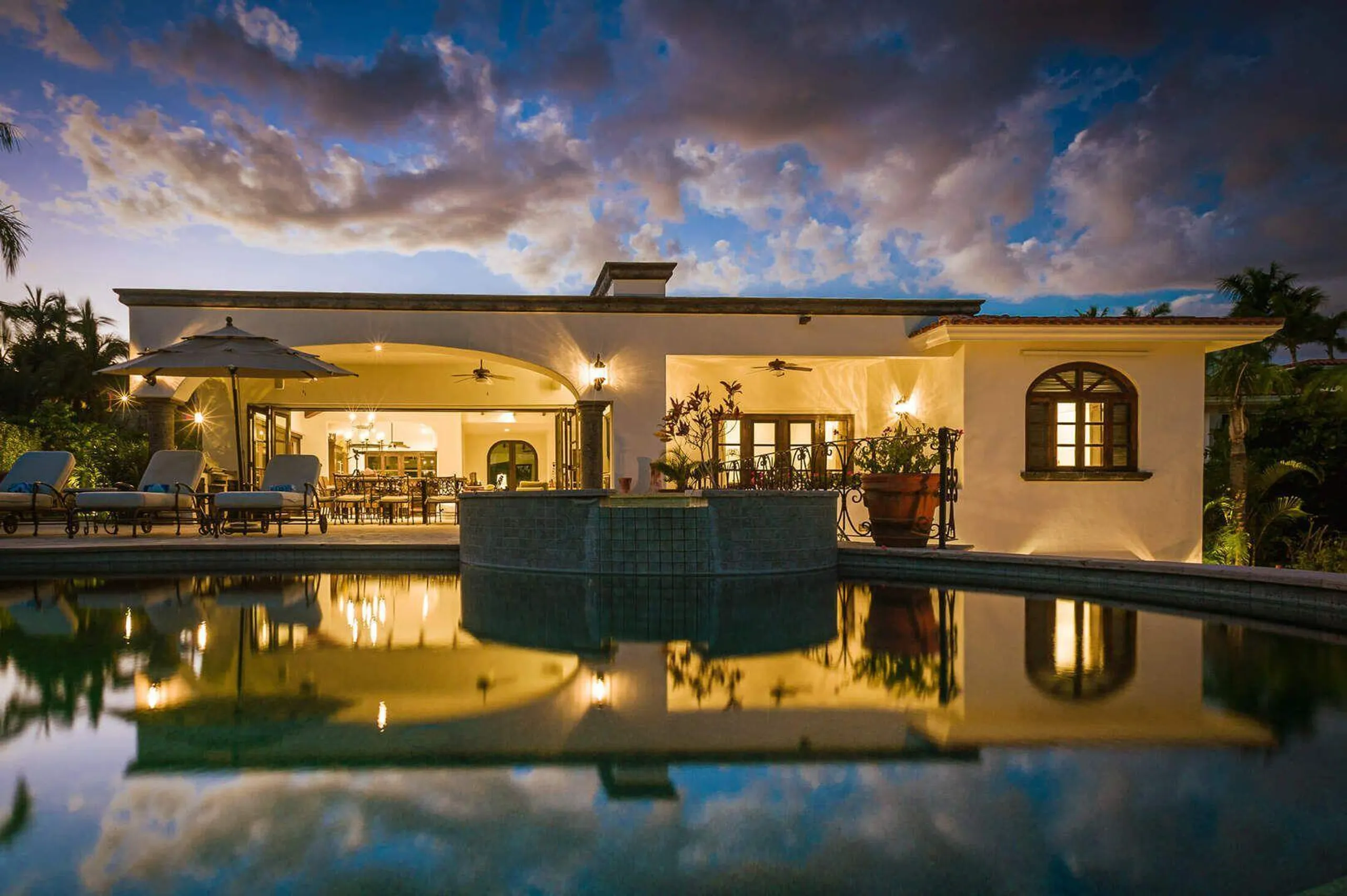 Palmilla Hacienda Sunset Estate with Infinity Pool and Ocean Views — photograph 7