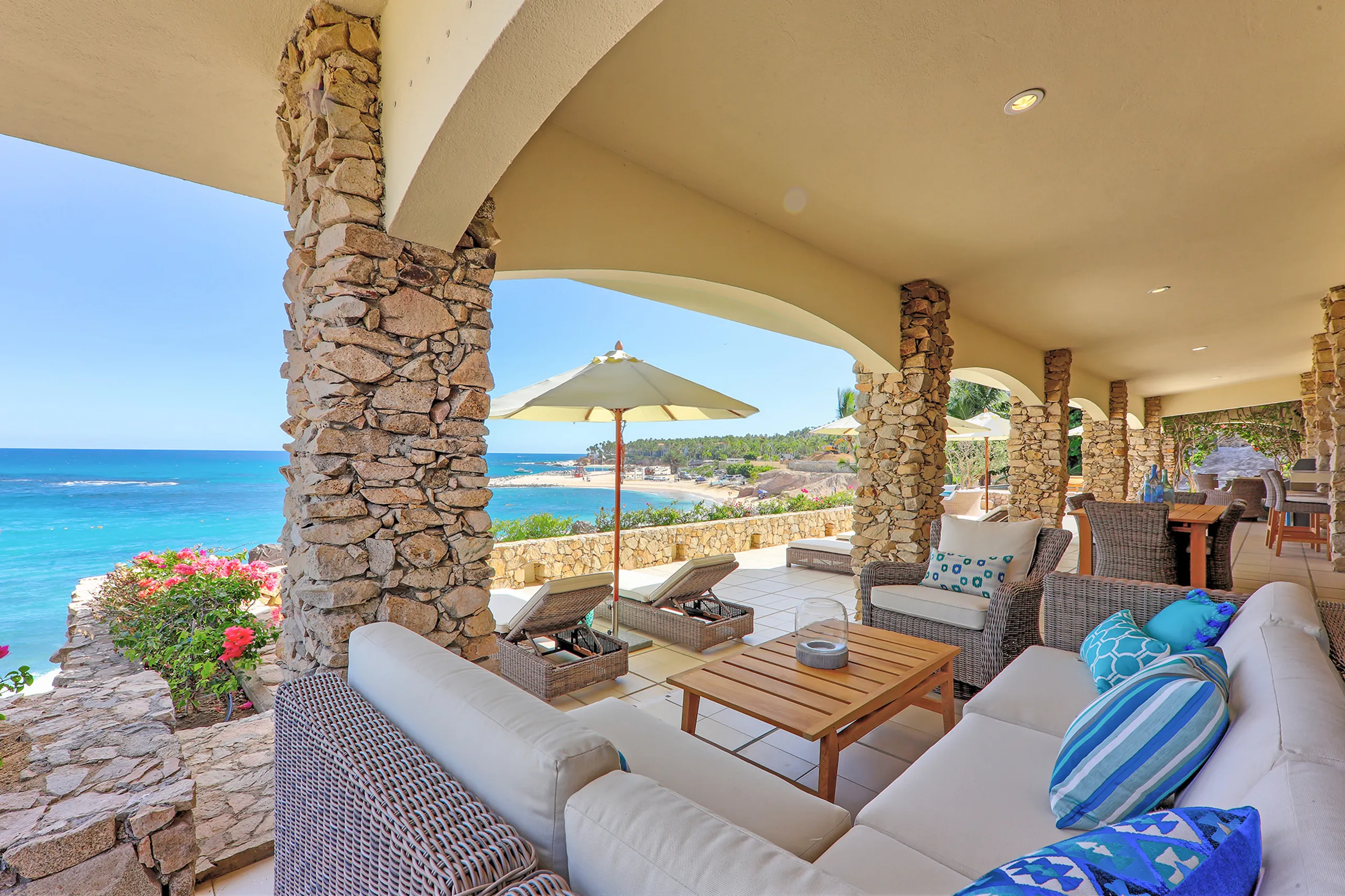 Palmilla North Luxury Oceanfront Estate with Pool and Ocean Views — photograph 8