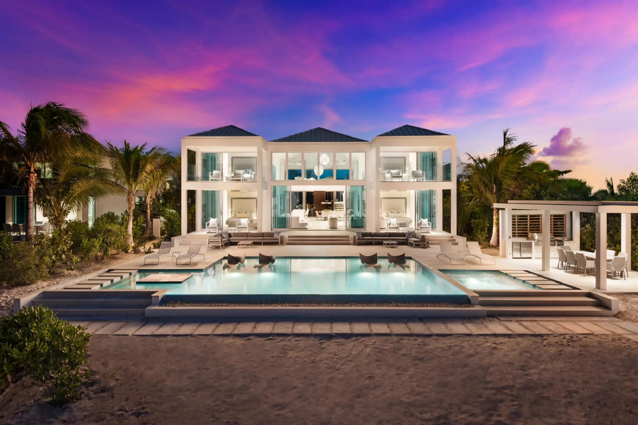 Ultra Modern Grand Architectural Estate with Ocean Views and Infinity Pool — photograph 8