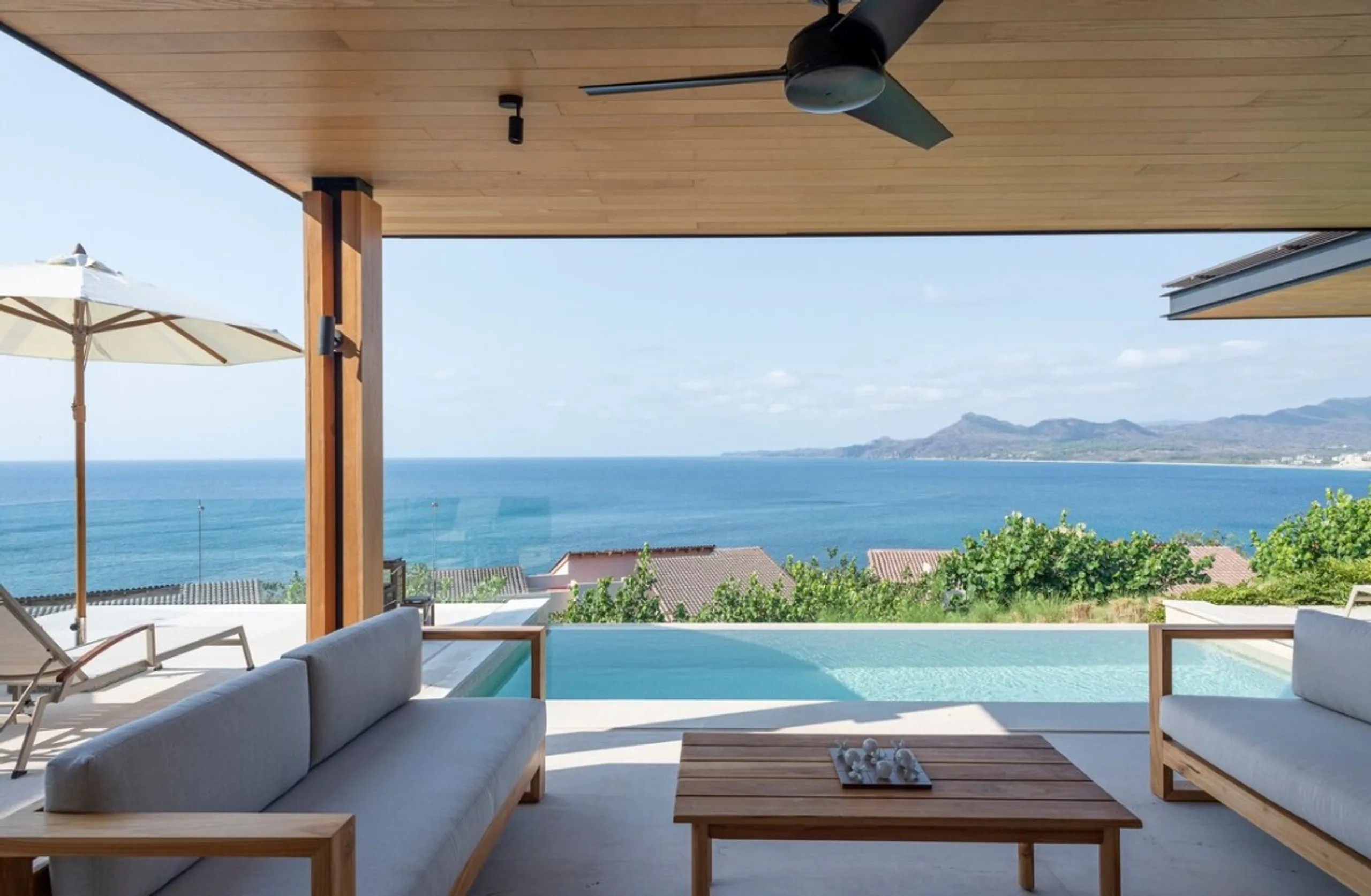 Awe-Inspiring Hillside Villa in Punta Mita with Infinity Pool & Panoramic Bay Views — photograph 7