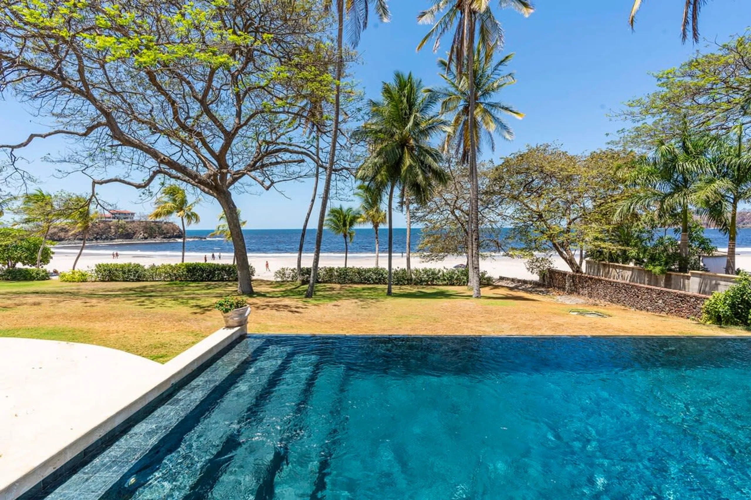 Prestigious Oceanfront 6-Bedroom Mansion with Private Infinity Pool and Panoramic Ocean Views in Playa Flamingo