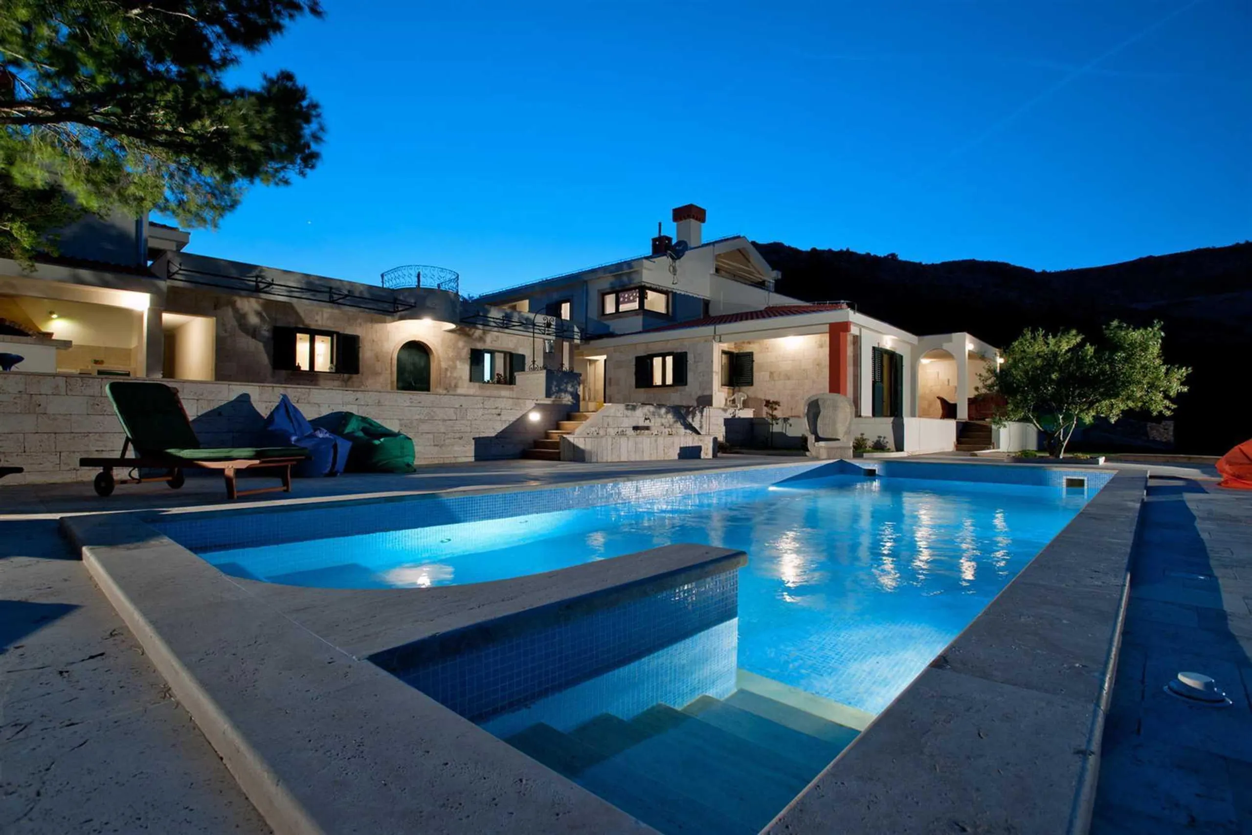 Pet-Friendly Villa with Pool and Olive Garden in Prgomet, Splitsko Dalmatinska