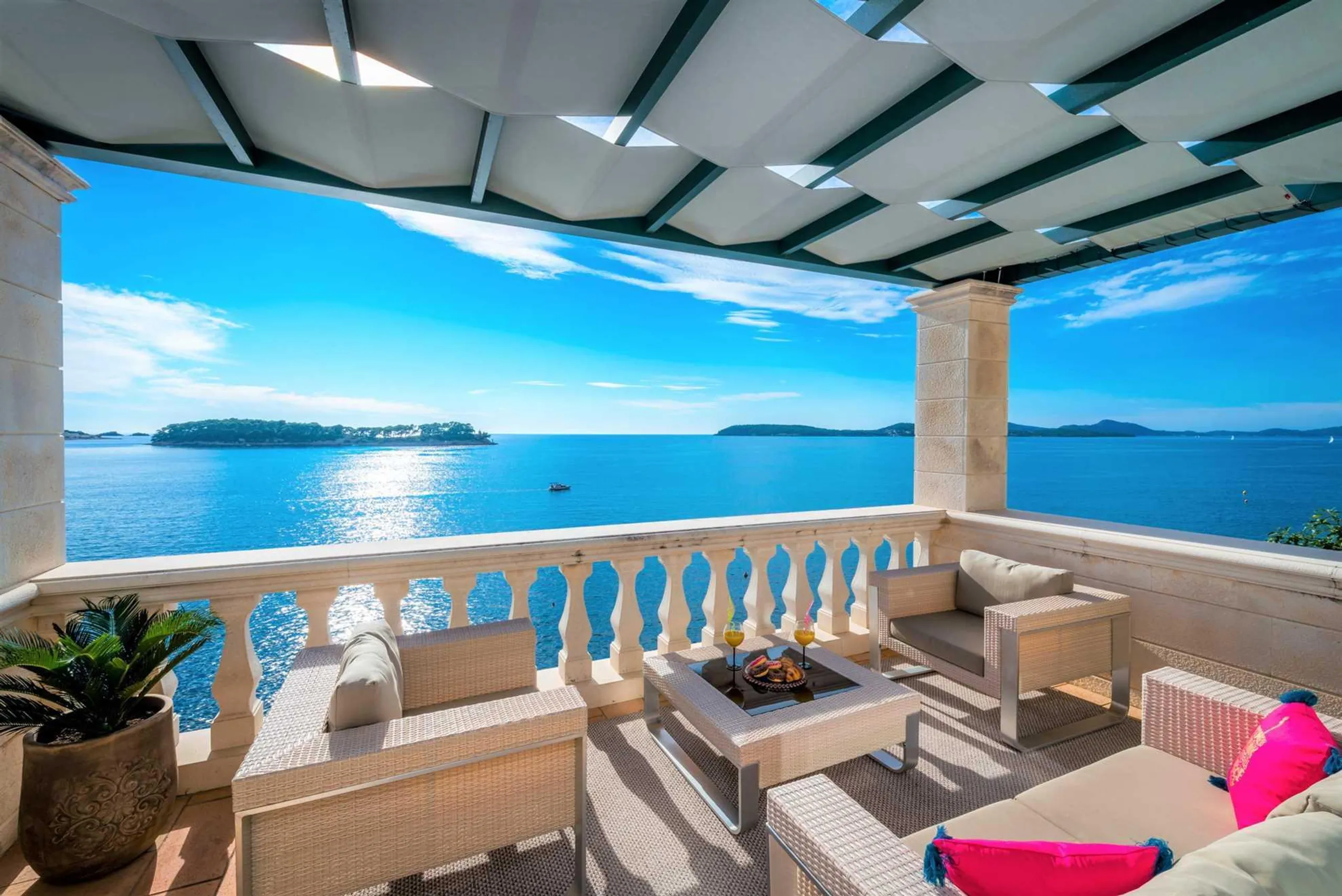 Exquisite Villa with Breathtaking Mountain Scenic Views — photograph 7