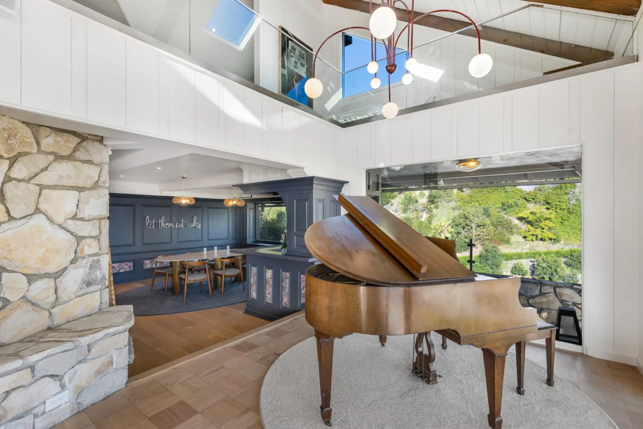 Exquisite Treehouse With Private Pool, Hot Tub and Panoramic Views — photograph 7