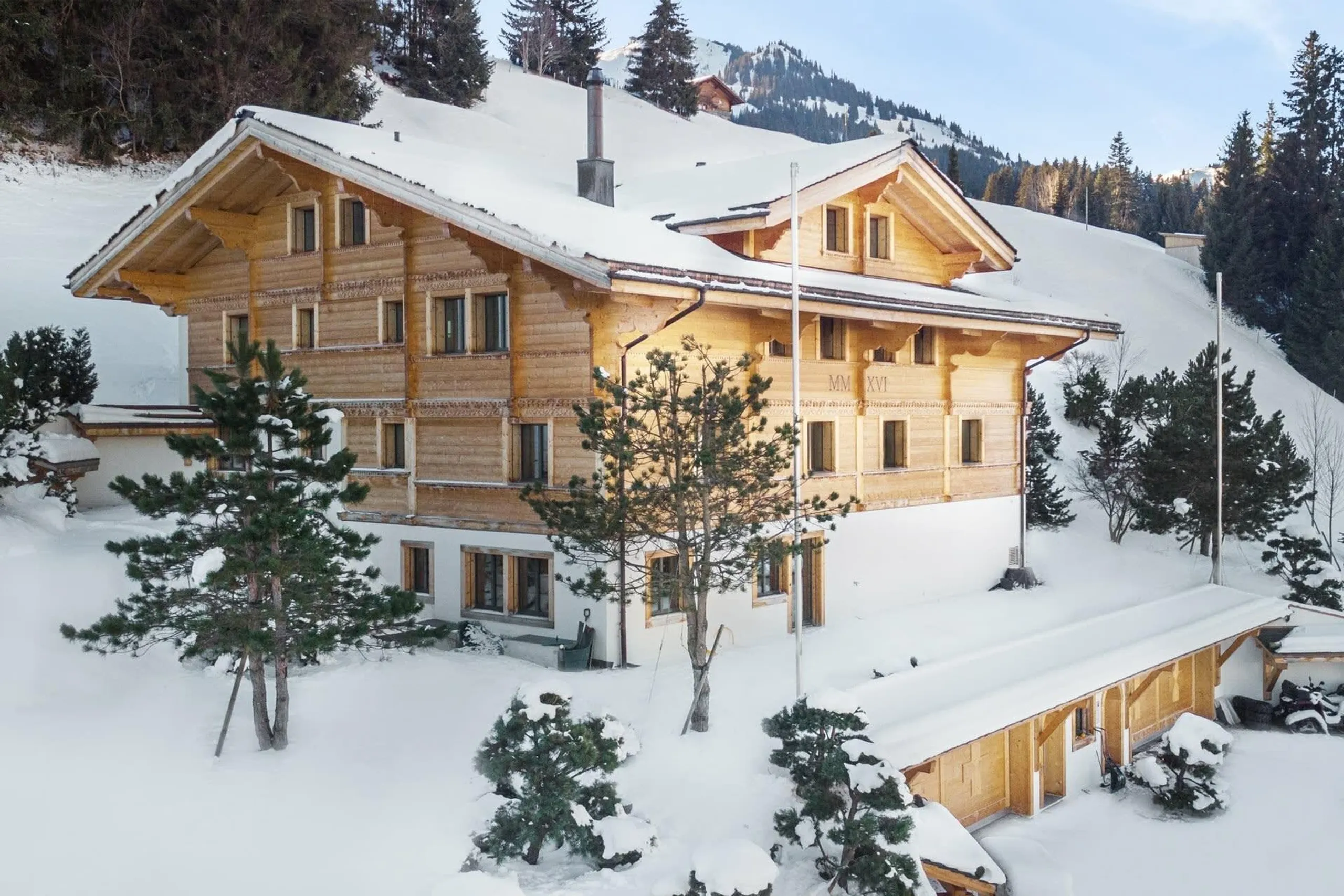 Beautiful Modern Chalet with Stunning Views, Zweisimmen