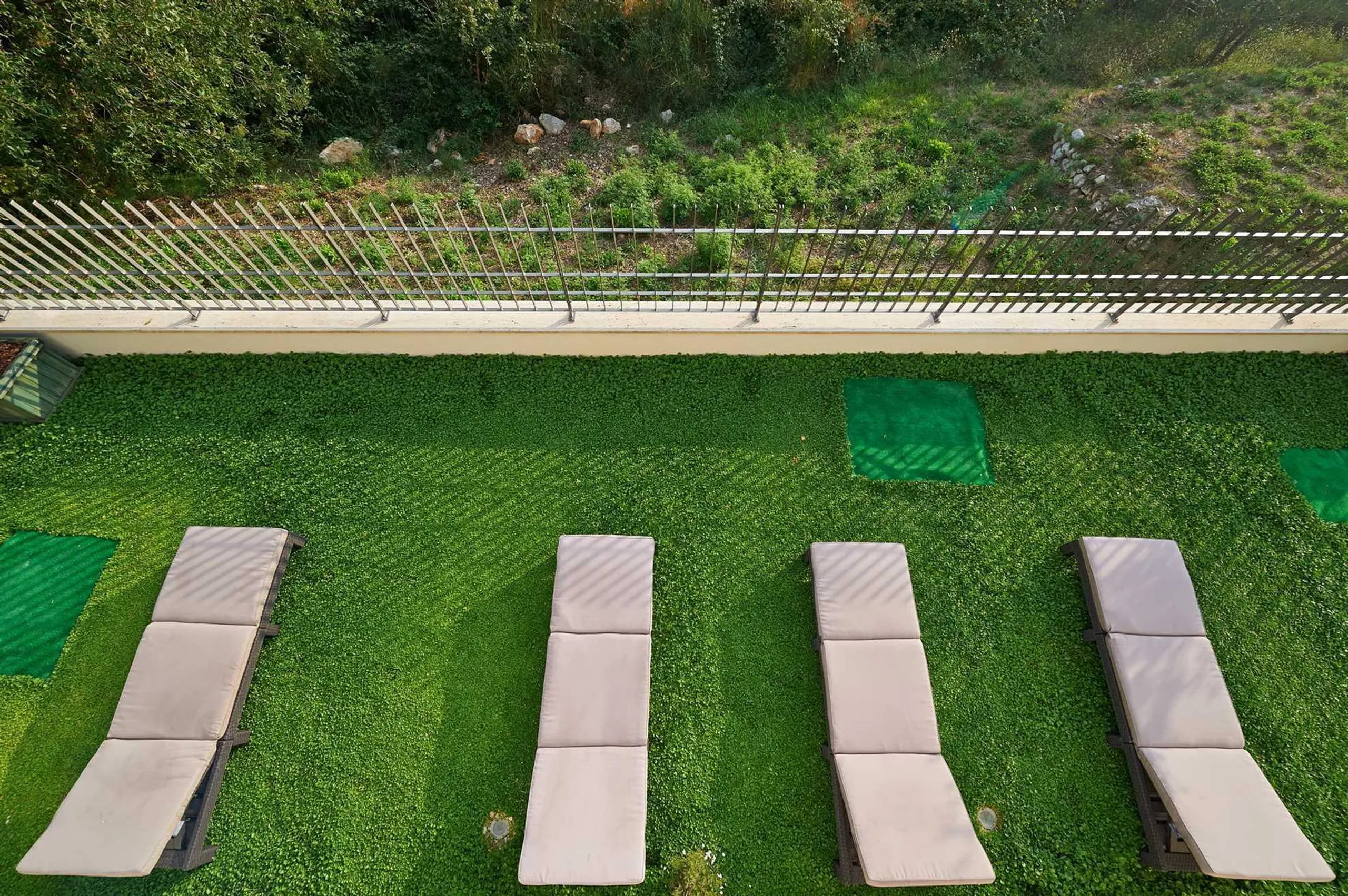 Opulent Villa with Infinity Pool, Saunas, Gym and Panoramic Sea Views — photograph 7