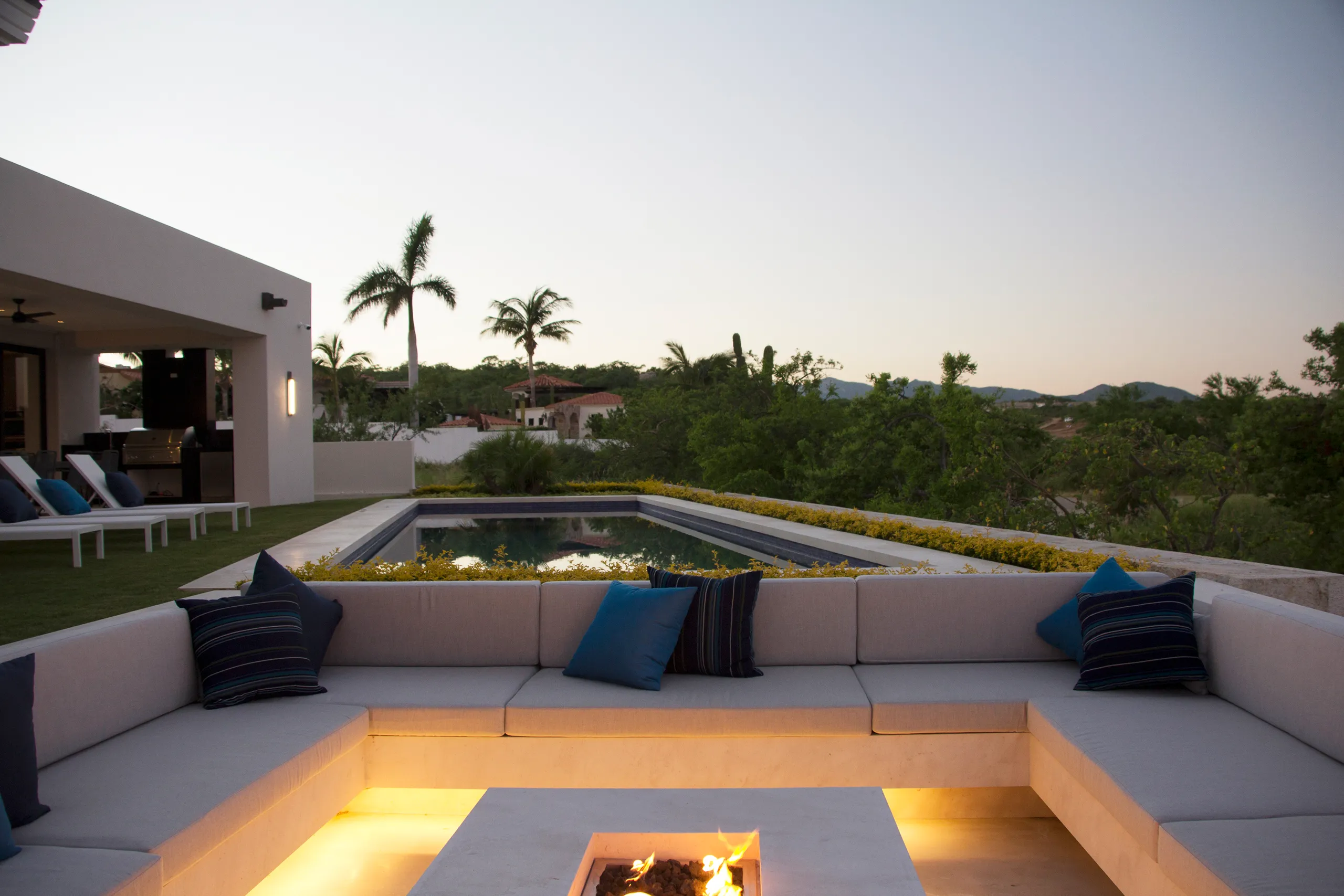 Elegant and Modern Pamilla Estate with Pool and Gorgeous Views — photograph 8
