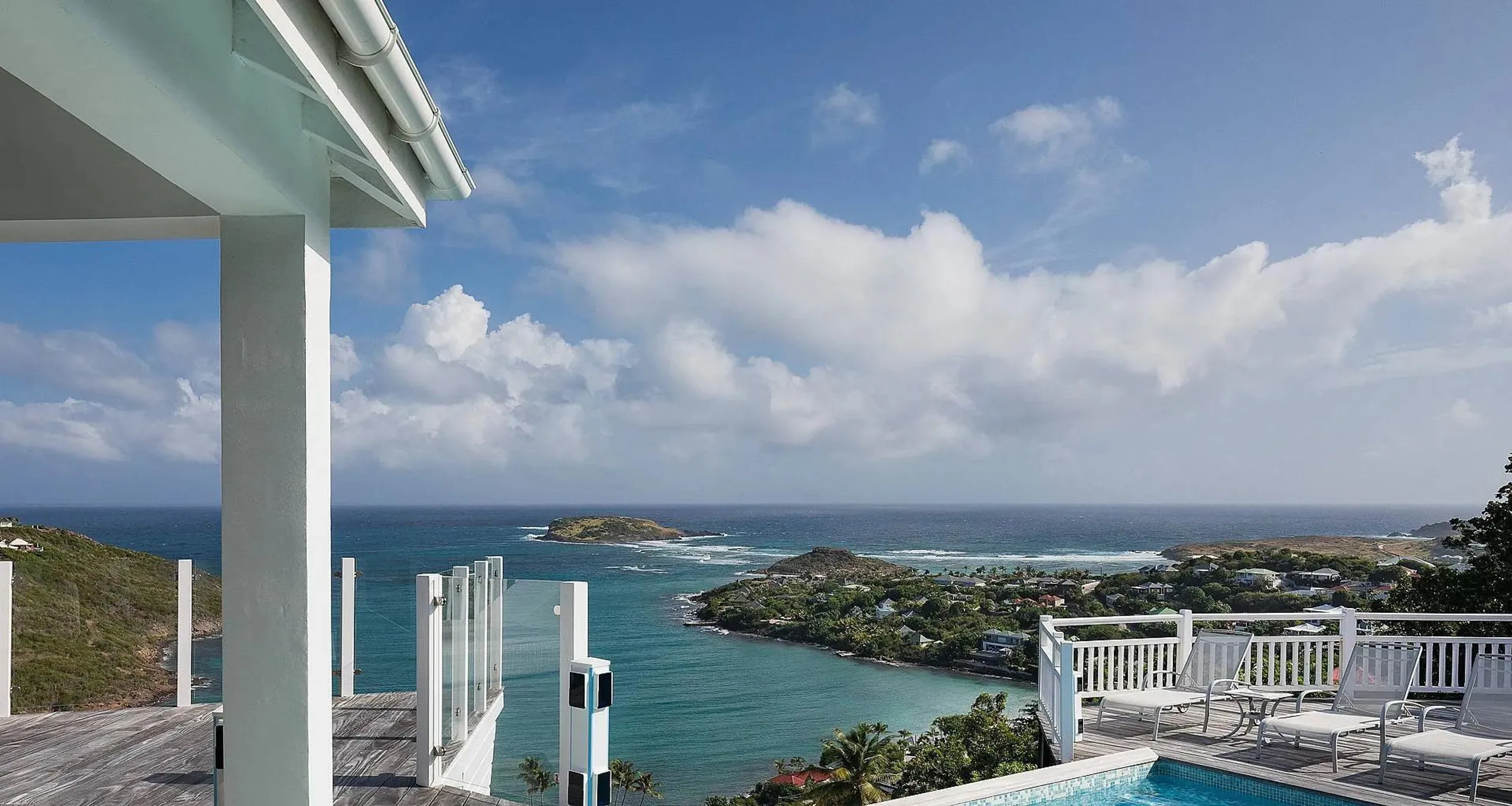 Stunning Seaside Retreat with Private Pool and Walks to the Beach — photograph 5