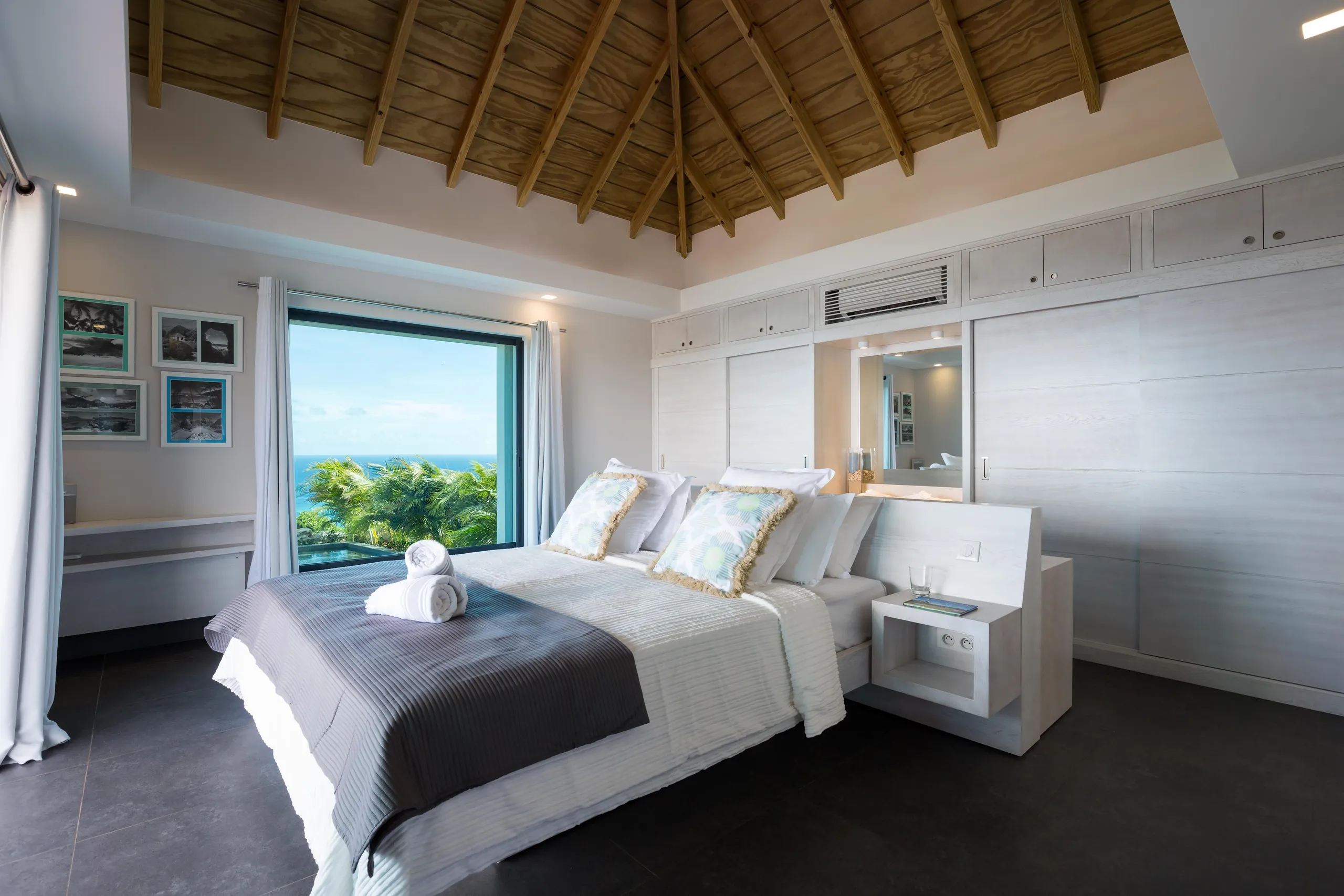 Dignified Oceanview Villa with Private Pool and Fitness Room — photograph 9