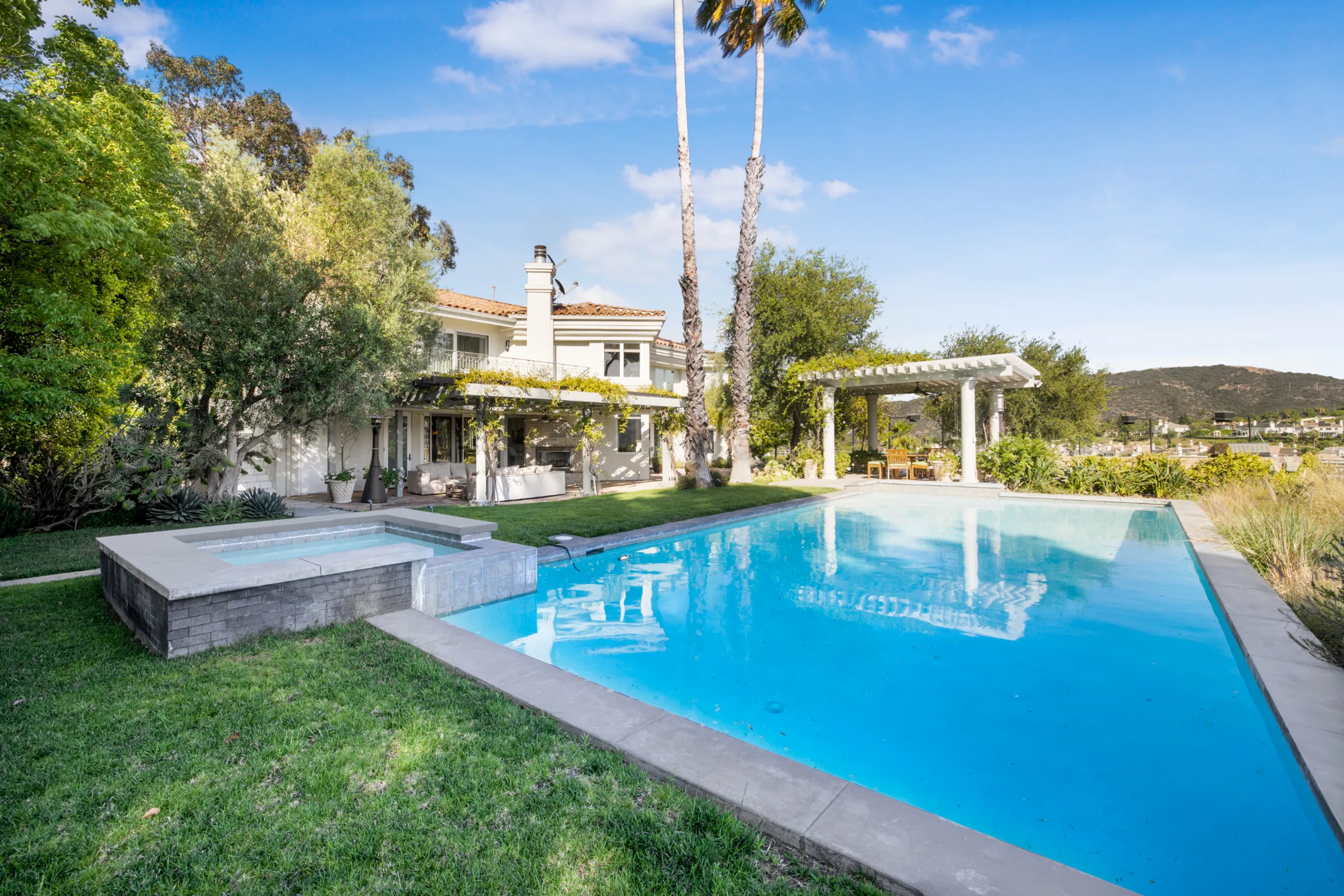 Tarzana Hillside Estate with Private Pool and 180° Valley Views — photograph 7