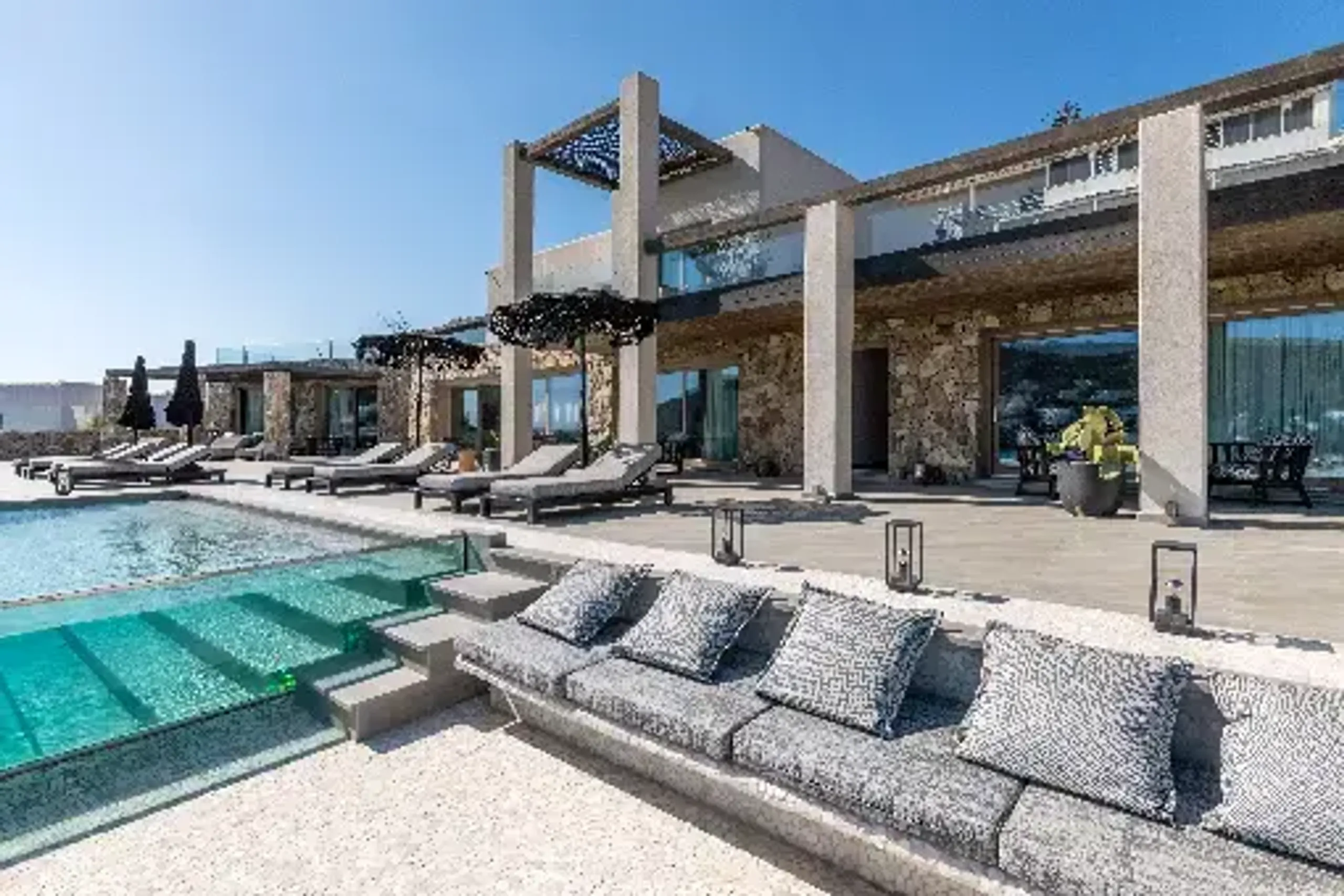 Enchanted Luxury Villa with 8BR, Captivated Ocean Front Retreat, Mykonos