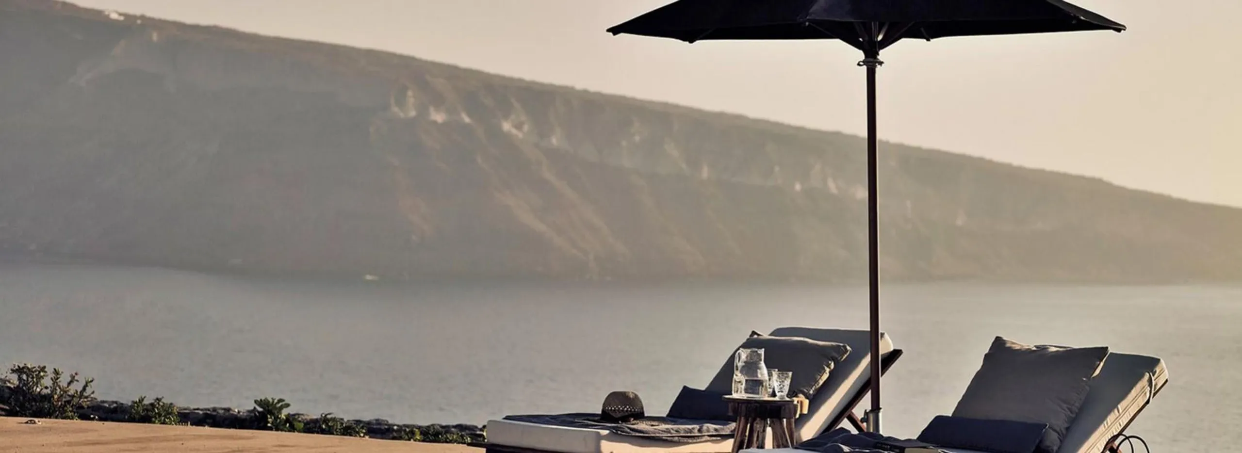 Exquisite Santorini Villa with Private Pool Terrace and Ocean Views — photograph 5