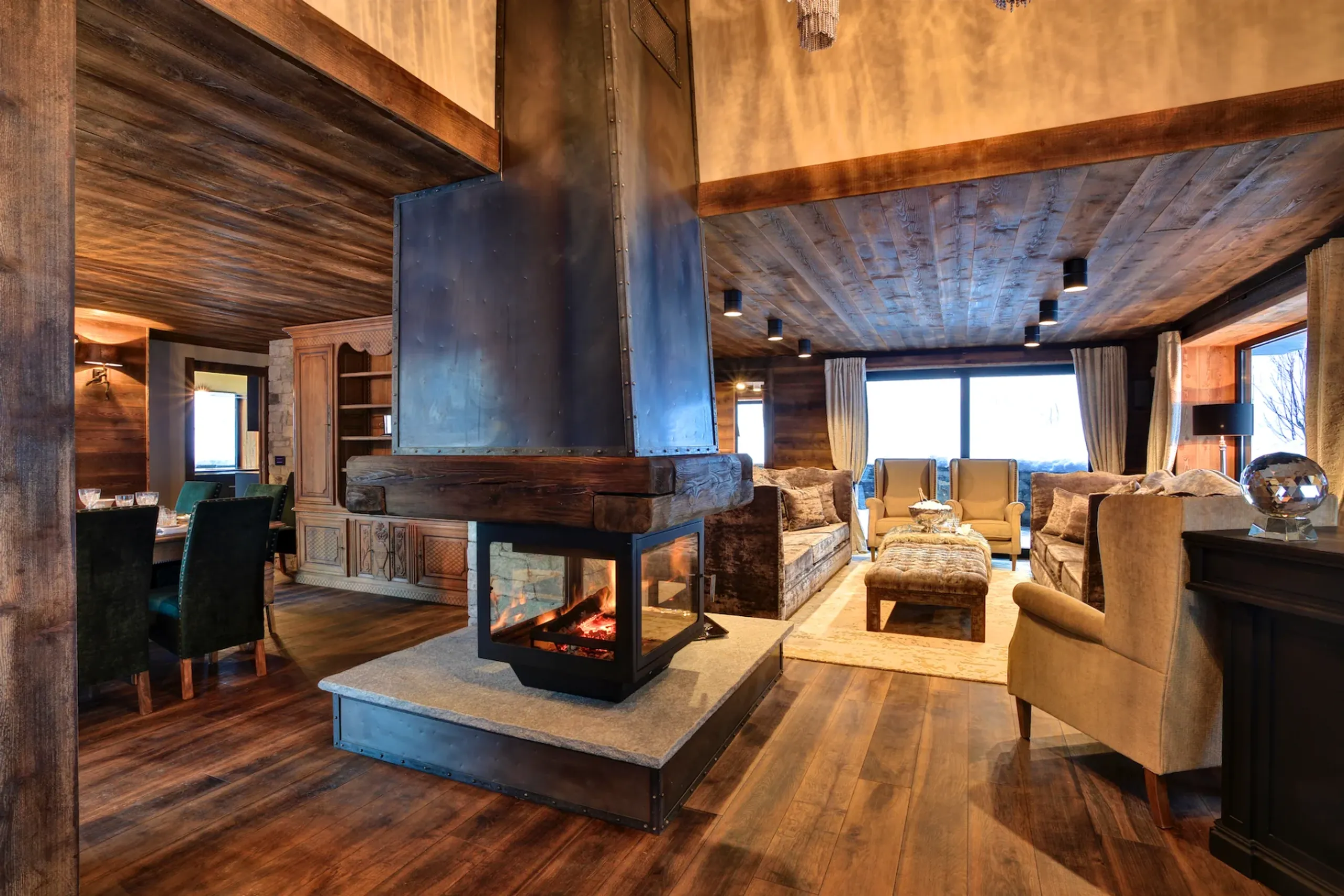 Chic Architecturally Designed Chalet with Spa, Pool, & Mountain Views in Chamonix Valley — photograph 11