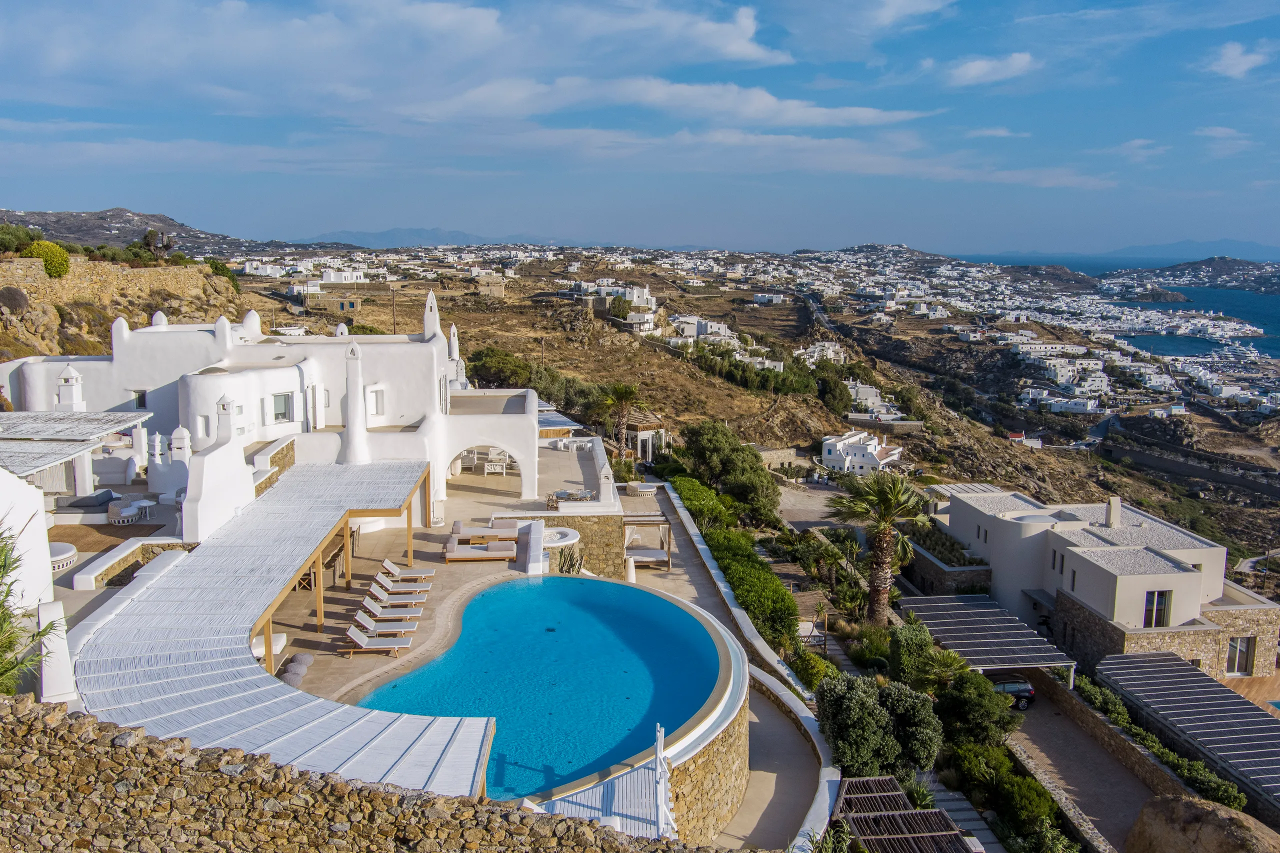 Superior Mykonos Accommodation with Private Pool, Sauna and Overlooking Port — photograph 7