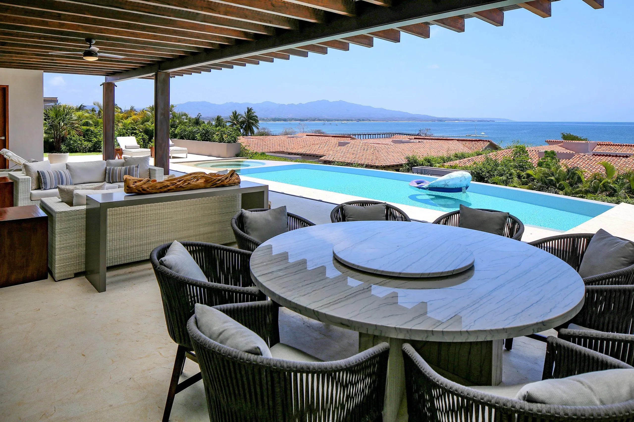 Luxury Villa Del Mar Estate with Infinity Pool and Ocean Views, Porta Fortuna