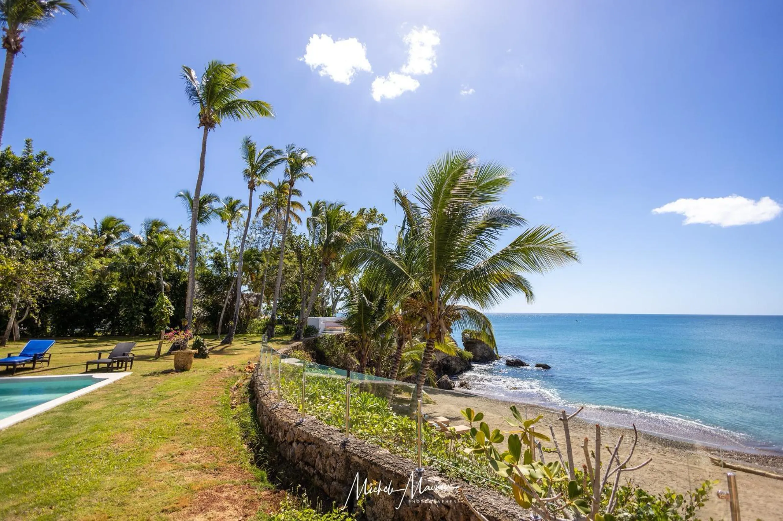 Scenic Seaview Villa with Beach Access — photograph 2
