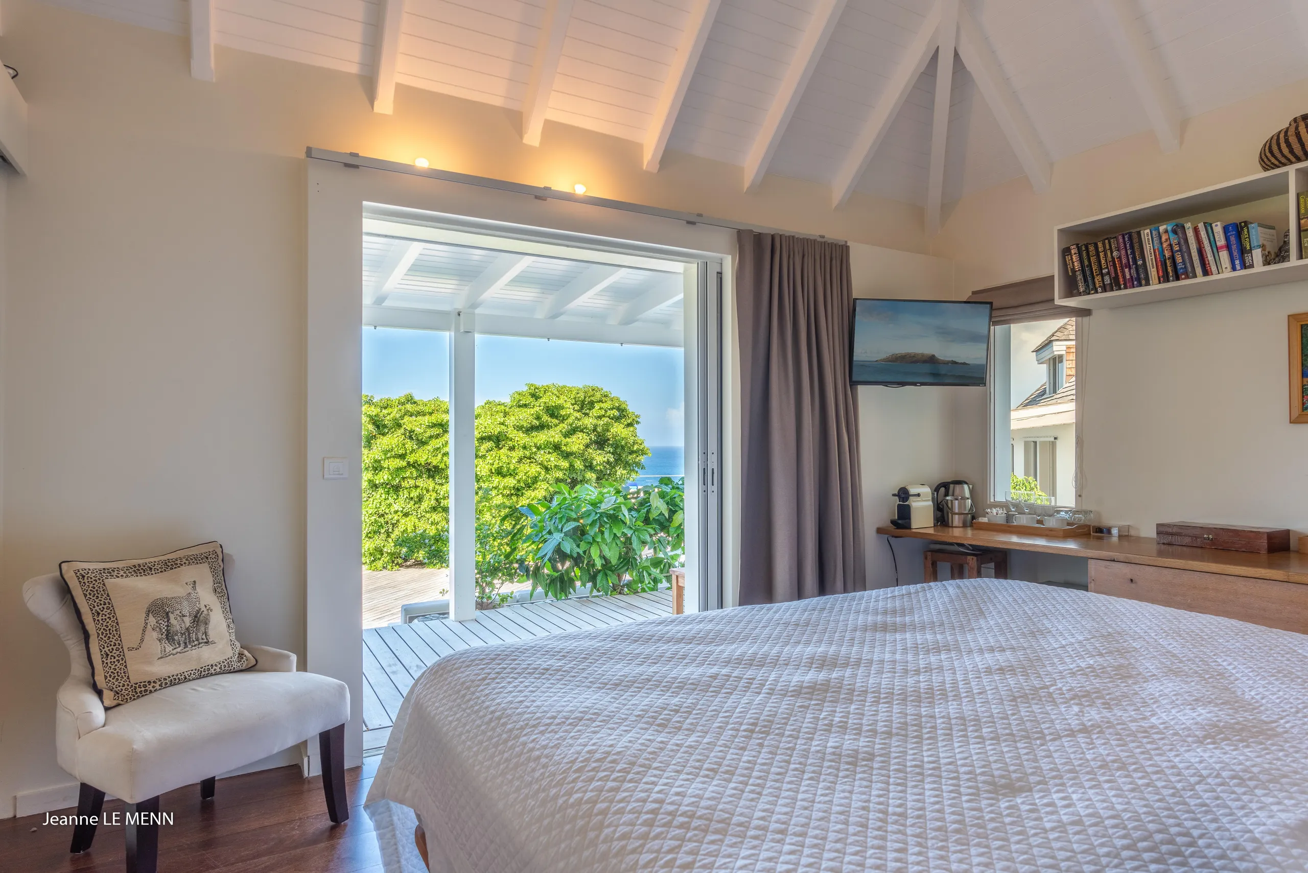 Superb Oceanview Villa with Private Pool and Relaxing Patio Area — photograph 7