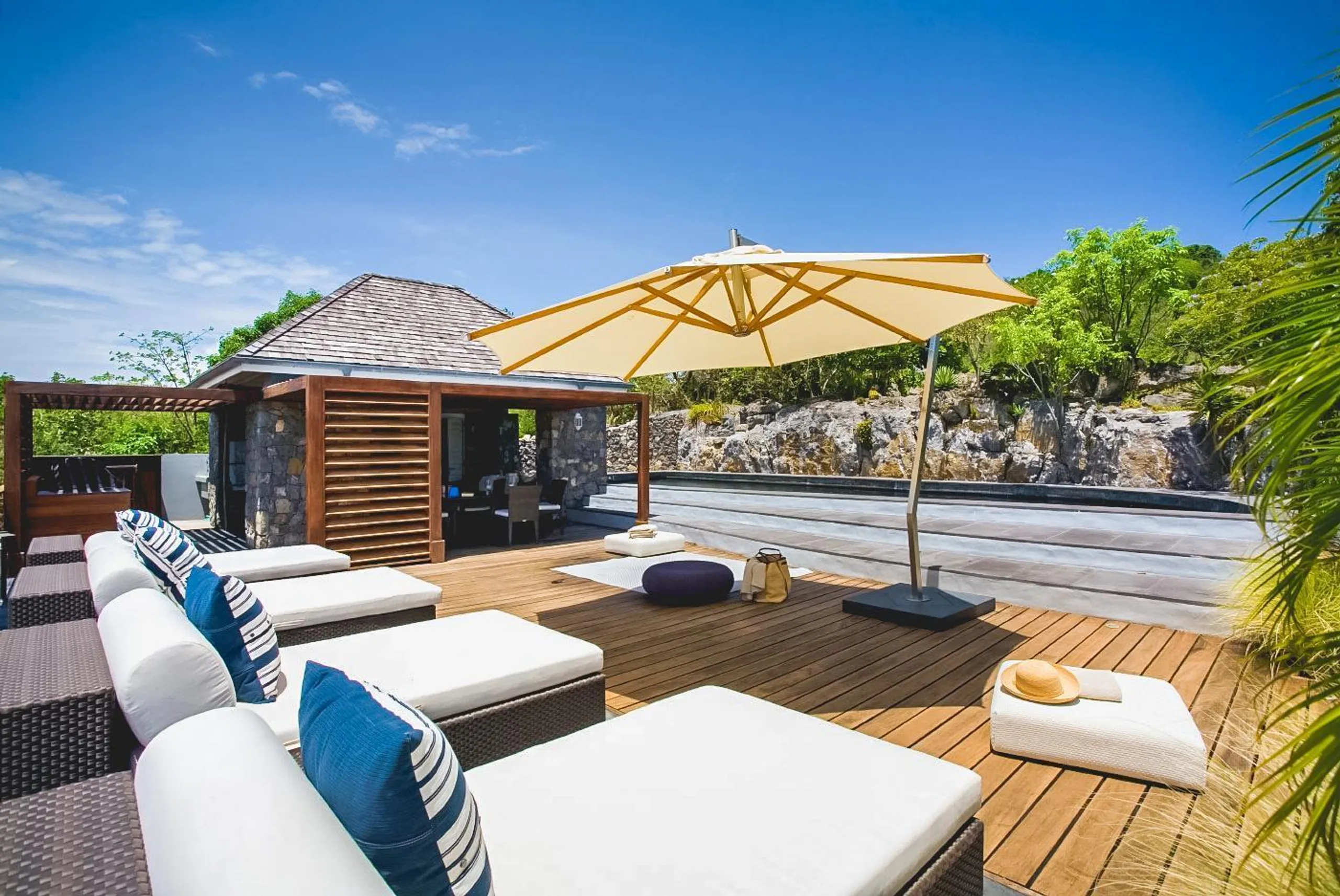 Lavish Villa with Private Pool and Zen Garden — photograph 3