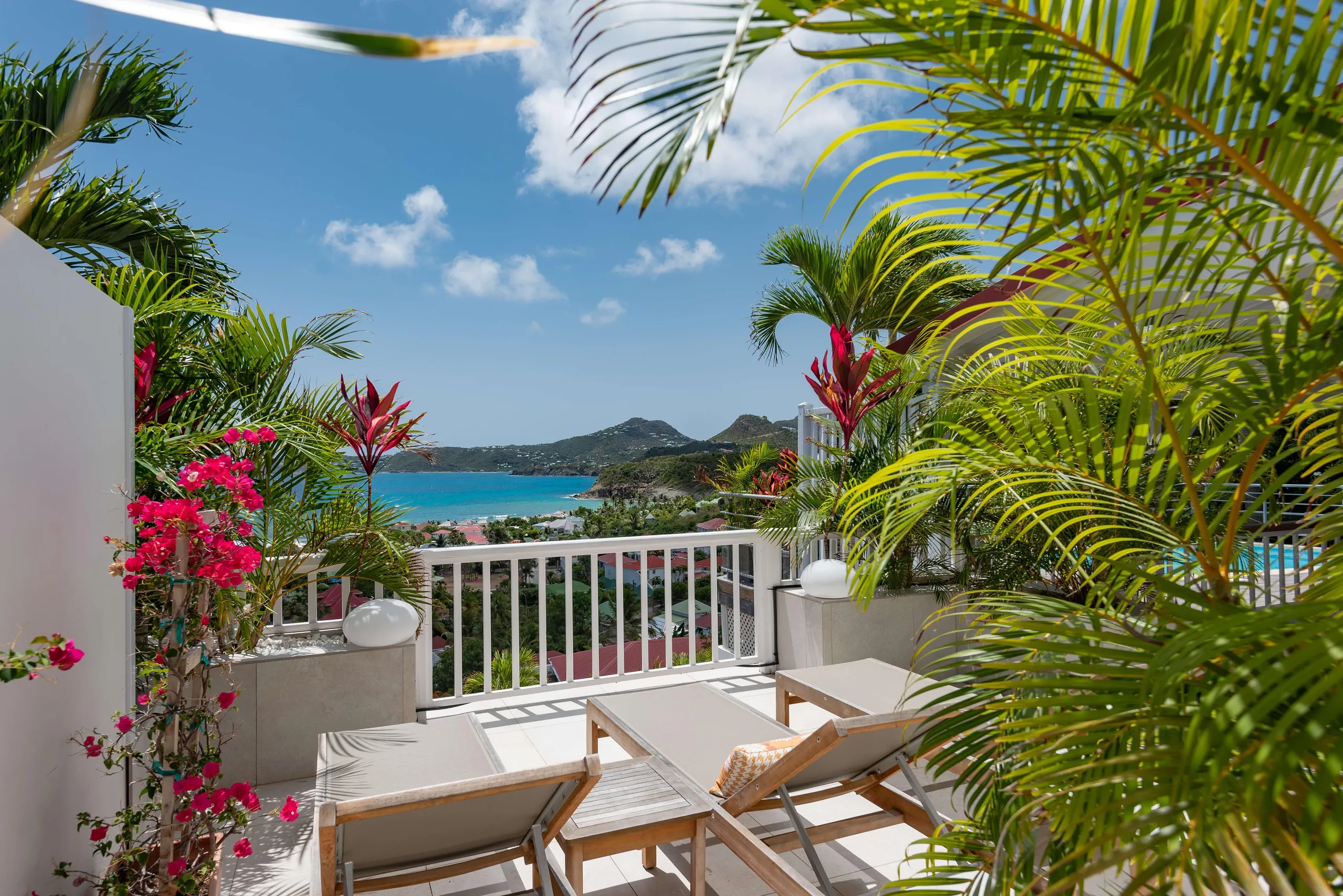 Chic and Charming Villa with Private Pool and Ocean Views — photograph 9