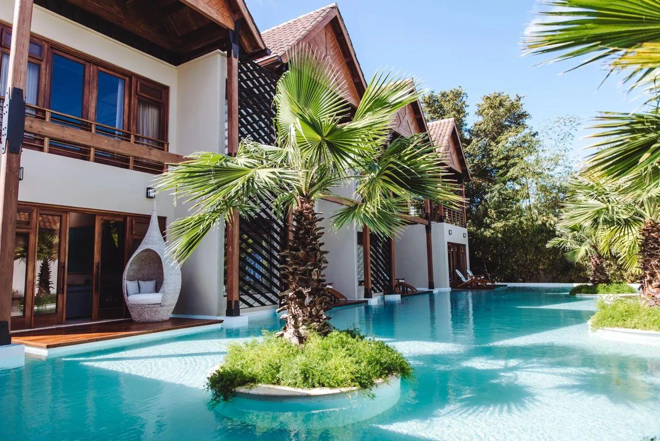 Serene Eight-Bedroom Villa with Infinity Pool and Minitas Bay Views, Casa de Campo