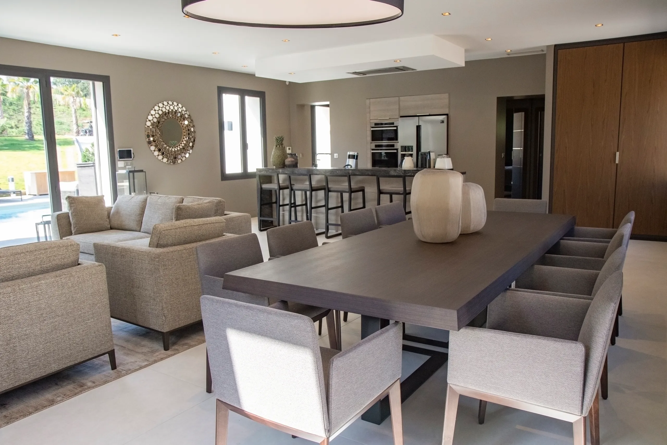 Exquisite 5BR Villa with Heated Pool and Mediterranean Garden — photograph 10