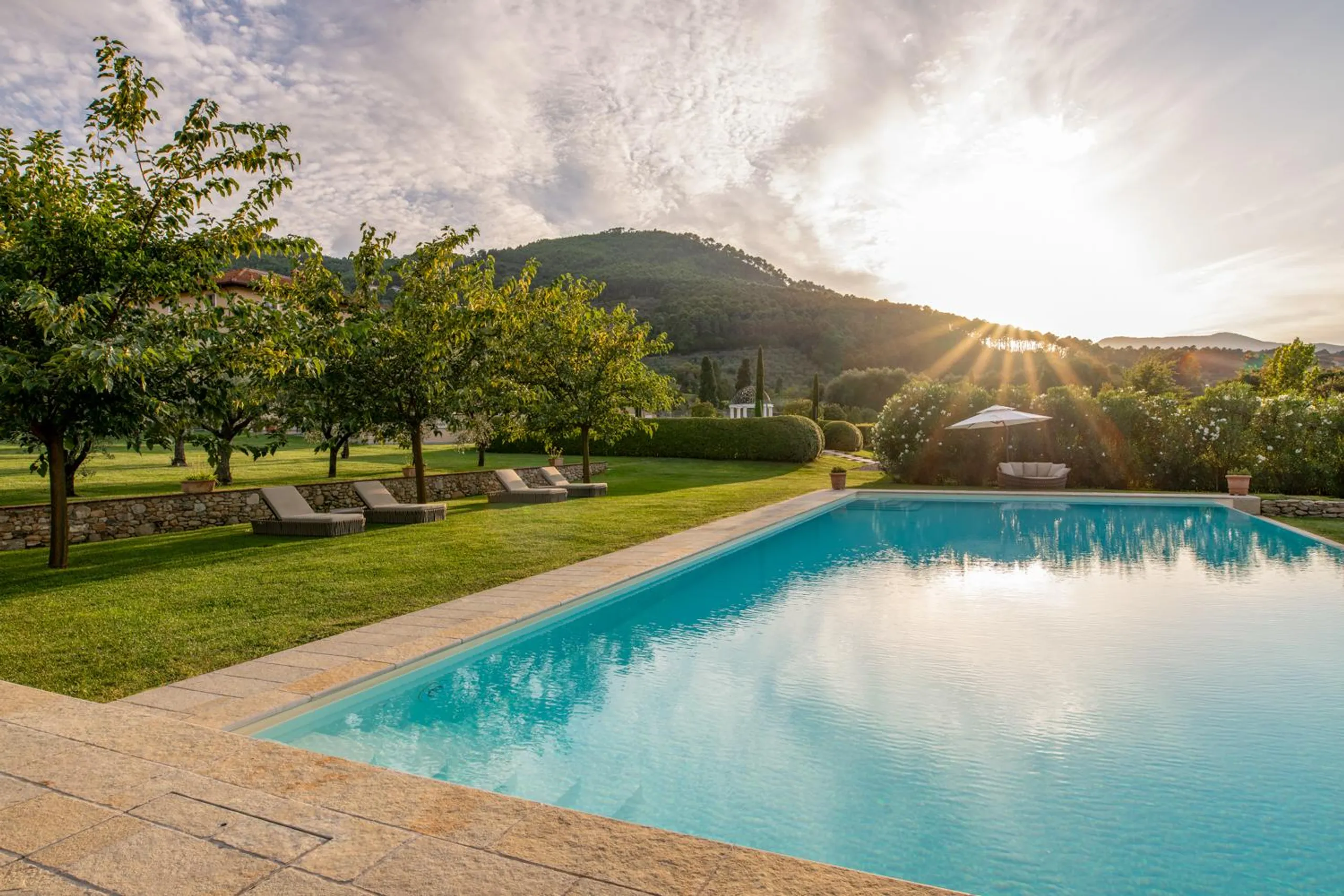 Exquisite 18th Century Tuscan Villa with Indoor Spa, Pool & Wedding Garden — photograph 4