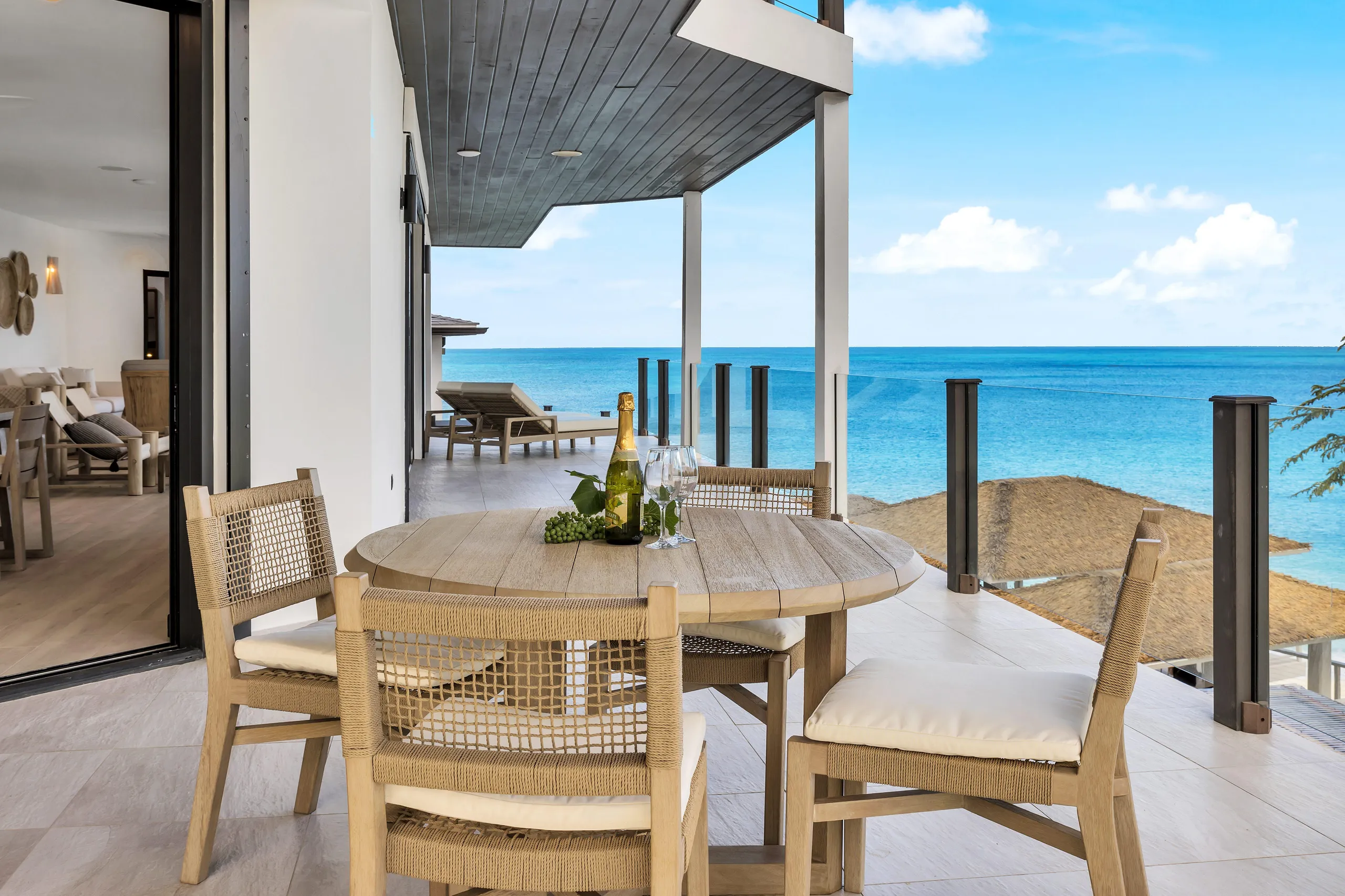 Posh Oeanfront 3Bedroom Villa with Spectacular Views — photograph 3