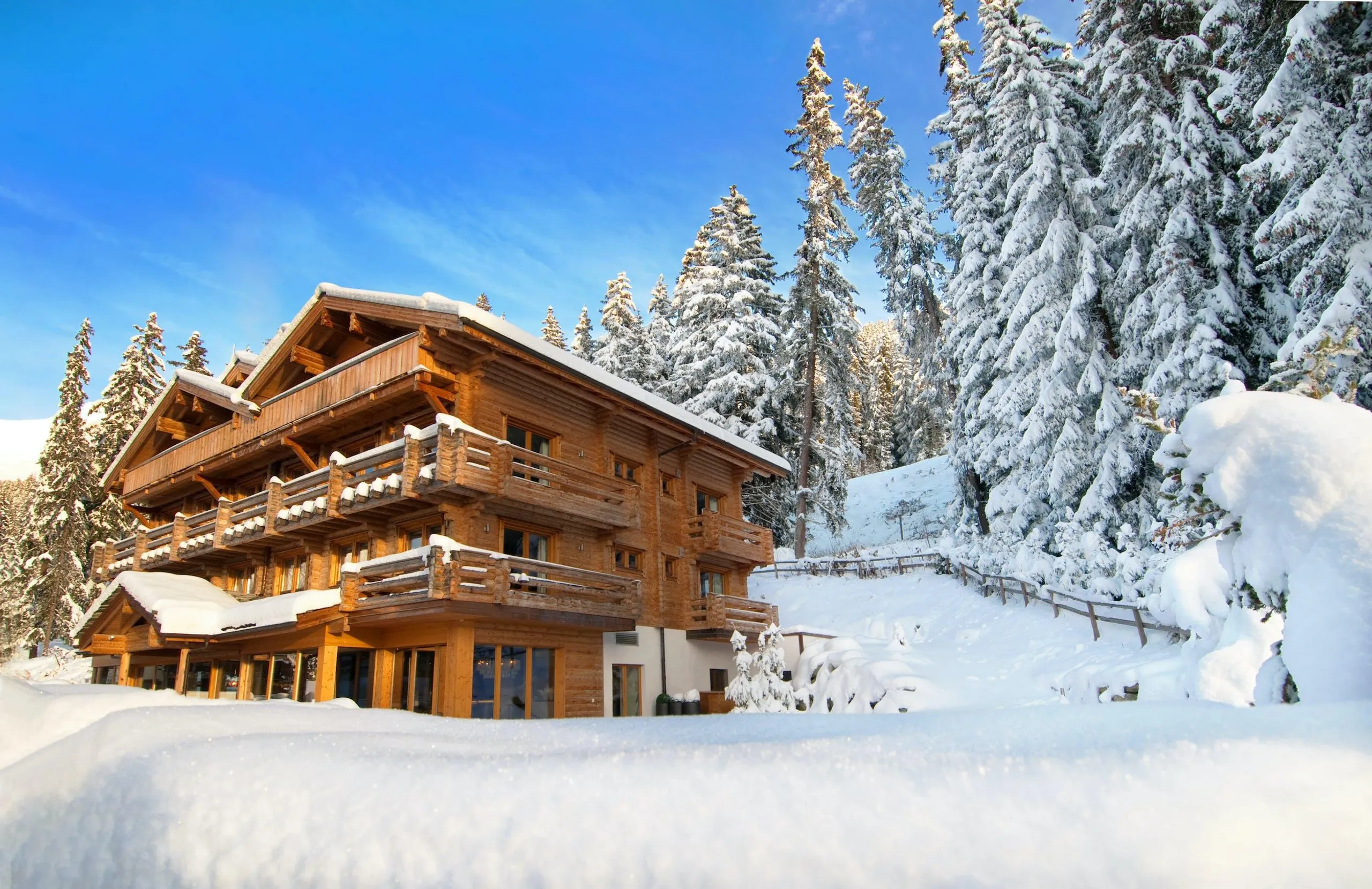 Verbier Mountain Retreat Chalet with Indoor Pool and Gorgeous Mountain Views, Verbier