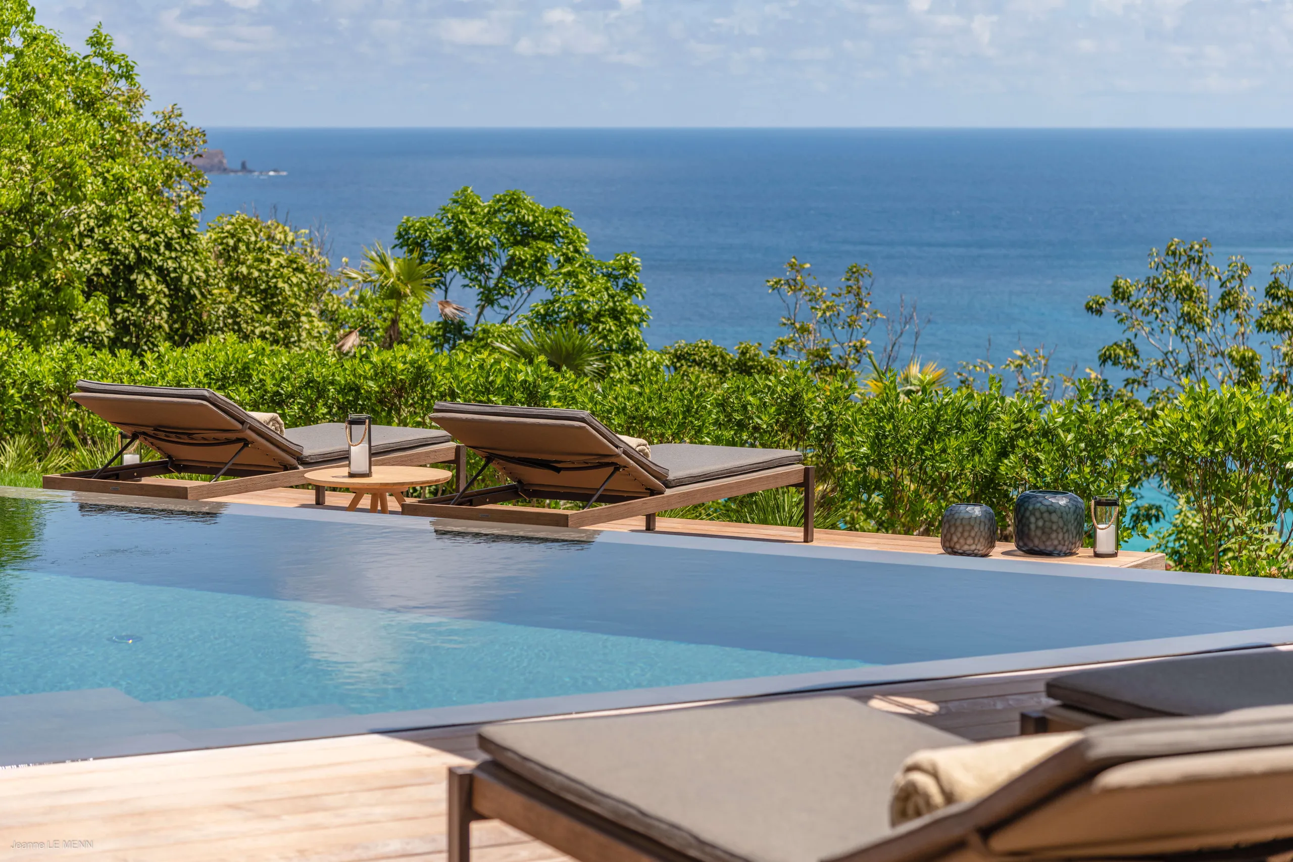 Exquisite Oceanfront Luxury Villa with Private Pool and Stunning Views — photograph 11
