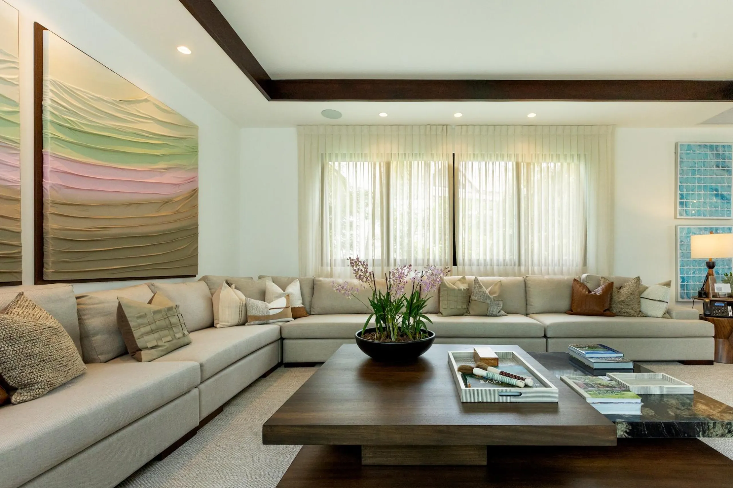 Tranquil Two-Story Villa with Private Pool, Expansive Jacuzzi and Vibrant Surroundings — photograph 6