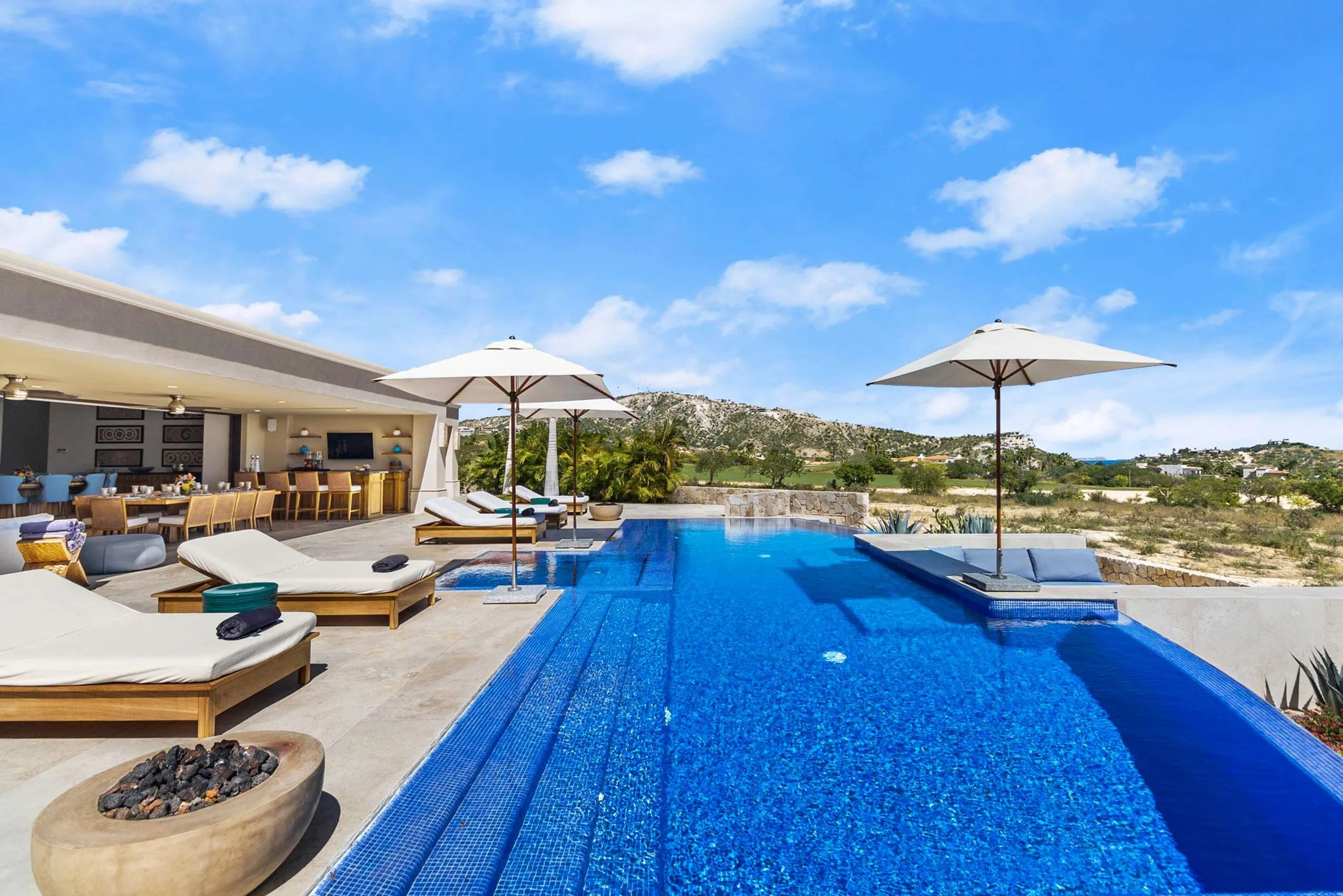 Sensational Palmilla Palace with Infinity Pool Overlooking the Sea of Cortez — photograph 4