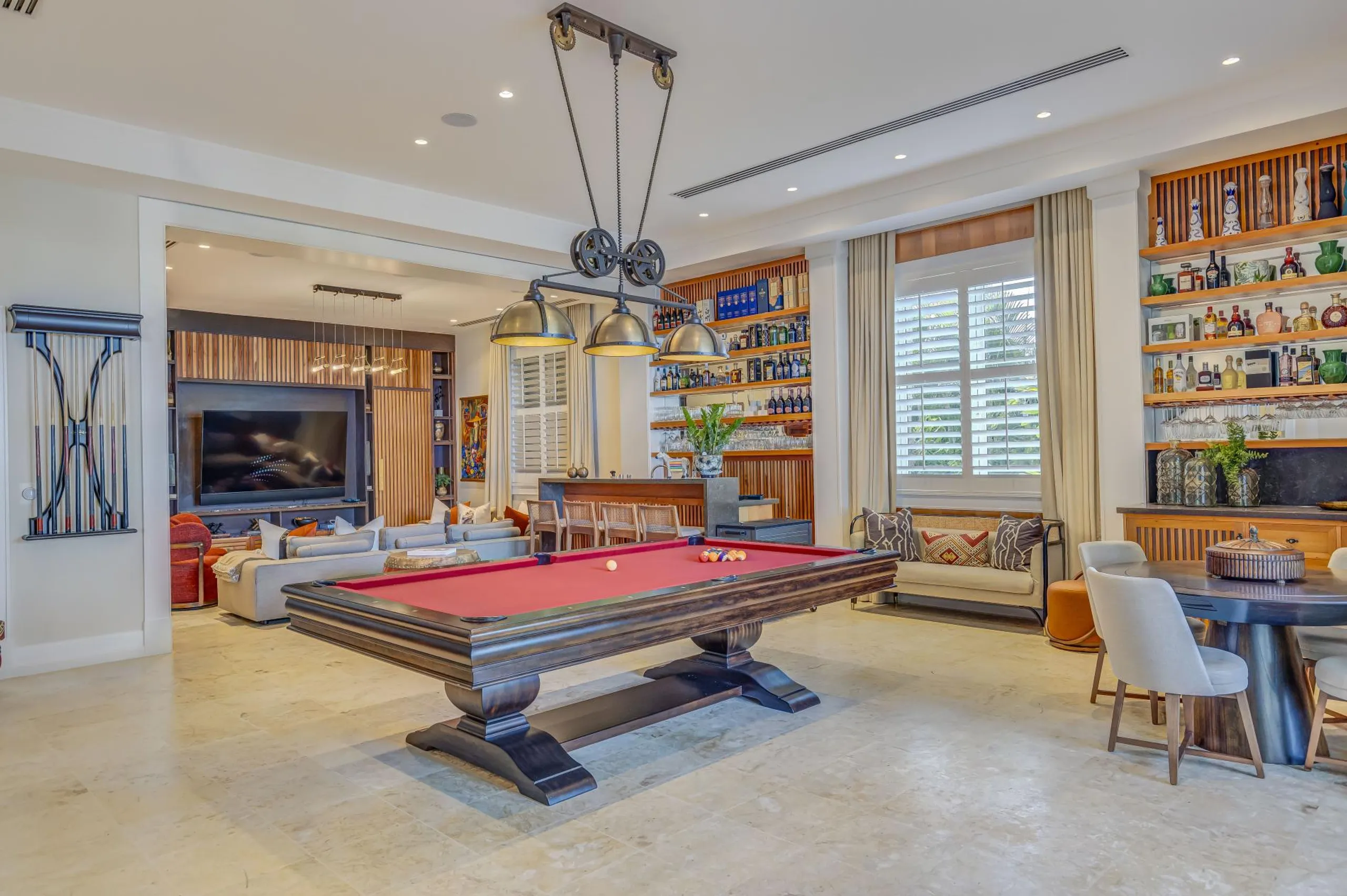 Beachfront 9BR Villa with Private Pool, Spa, &  Direct Ocean Access — photograph 12