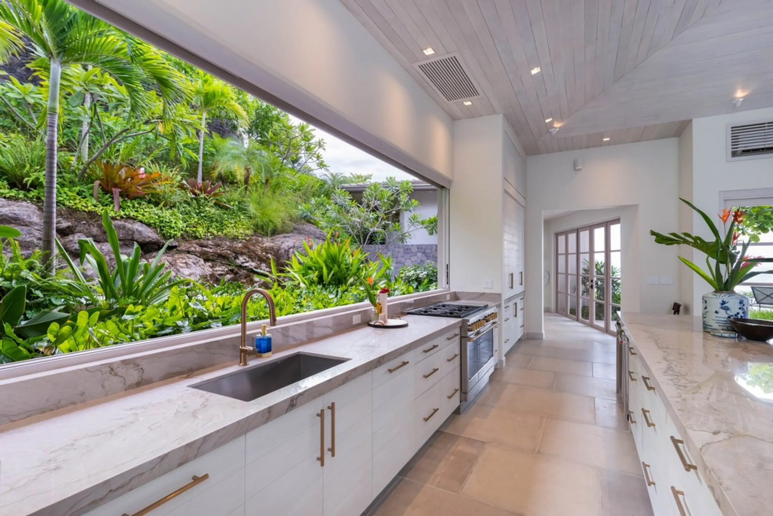 Luxury 6-Bedroom Oceanview Villa in Tamarindo — photograph 12
