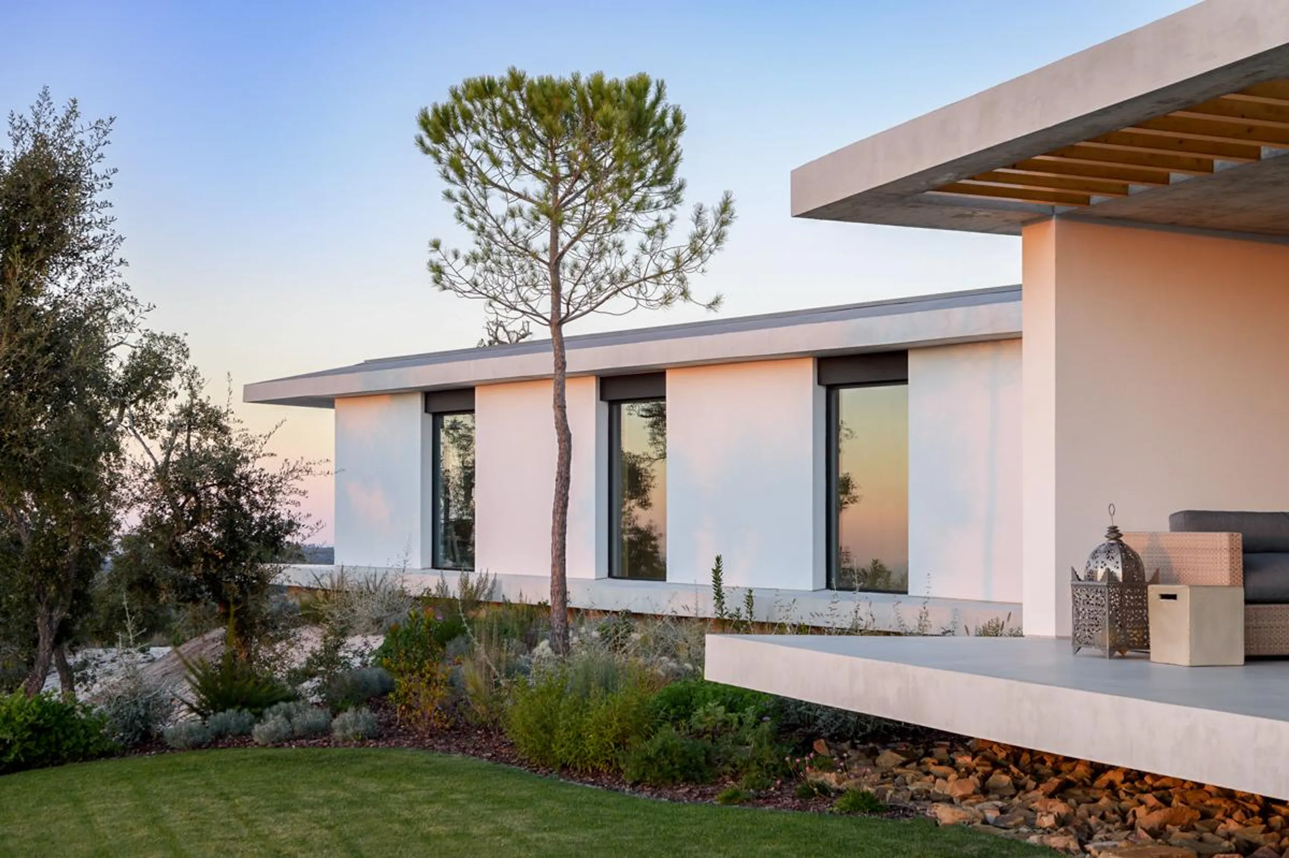 Sensational Minimalist Villa with Infinity Pool and Atlantic Coastline Views — photograph 9