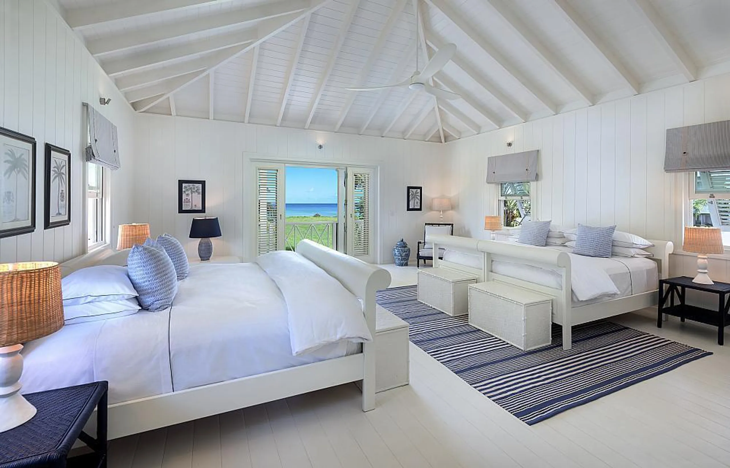 Barbados Impeccably Designed Beachfront Villa with Tropical Gardens and Infinity Pool — photograph 12