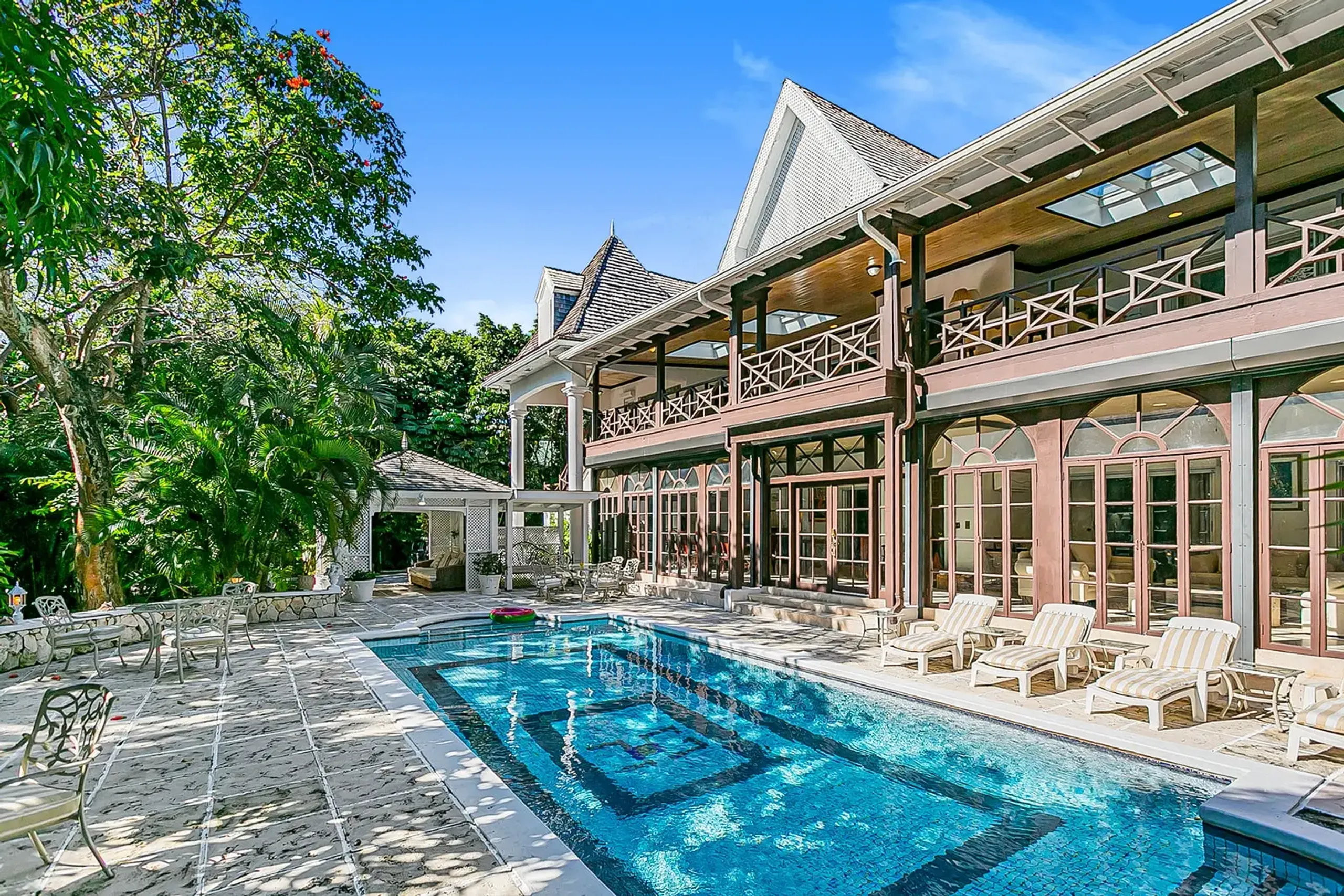 Lyford Cay Luxury Estate with Private Pool and Lovely Grounds, Nassau