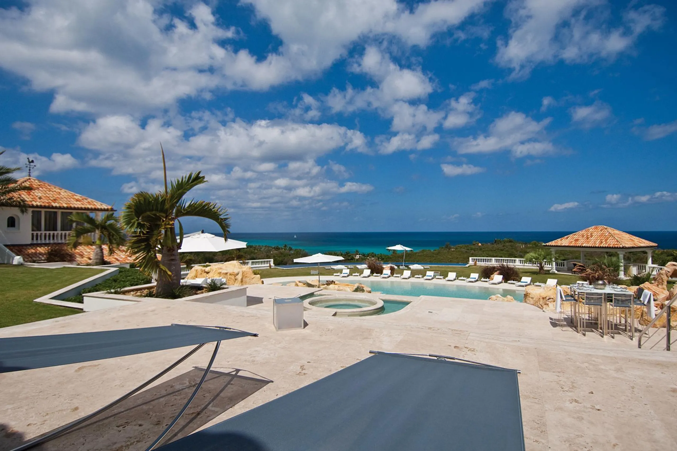 Exclusive Luxe Oasis  with Two Pools and Breathtaking Views of the Caribbean Sea — photograph 8
