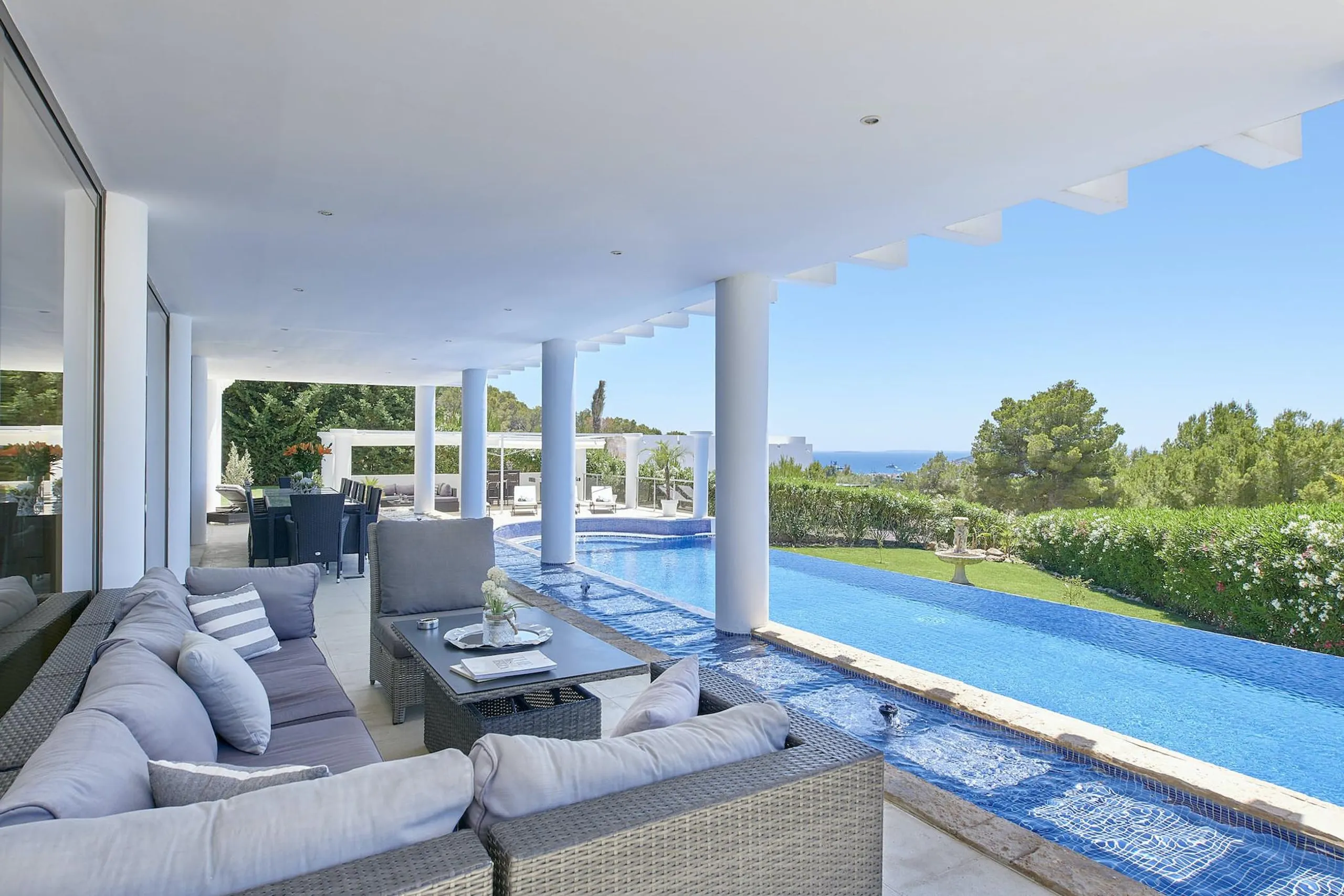 Luxurious Ibiza Ocean Estate with Private Pool and Outdoor Entertainment Area — photograph 7