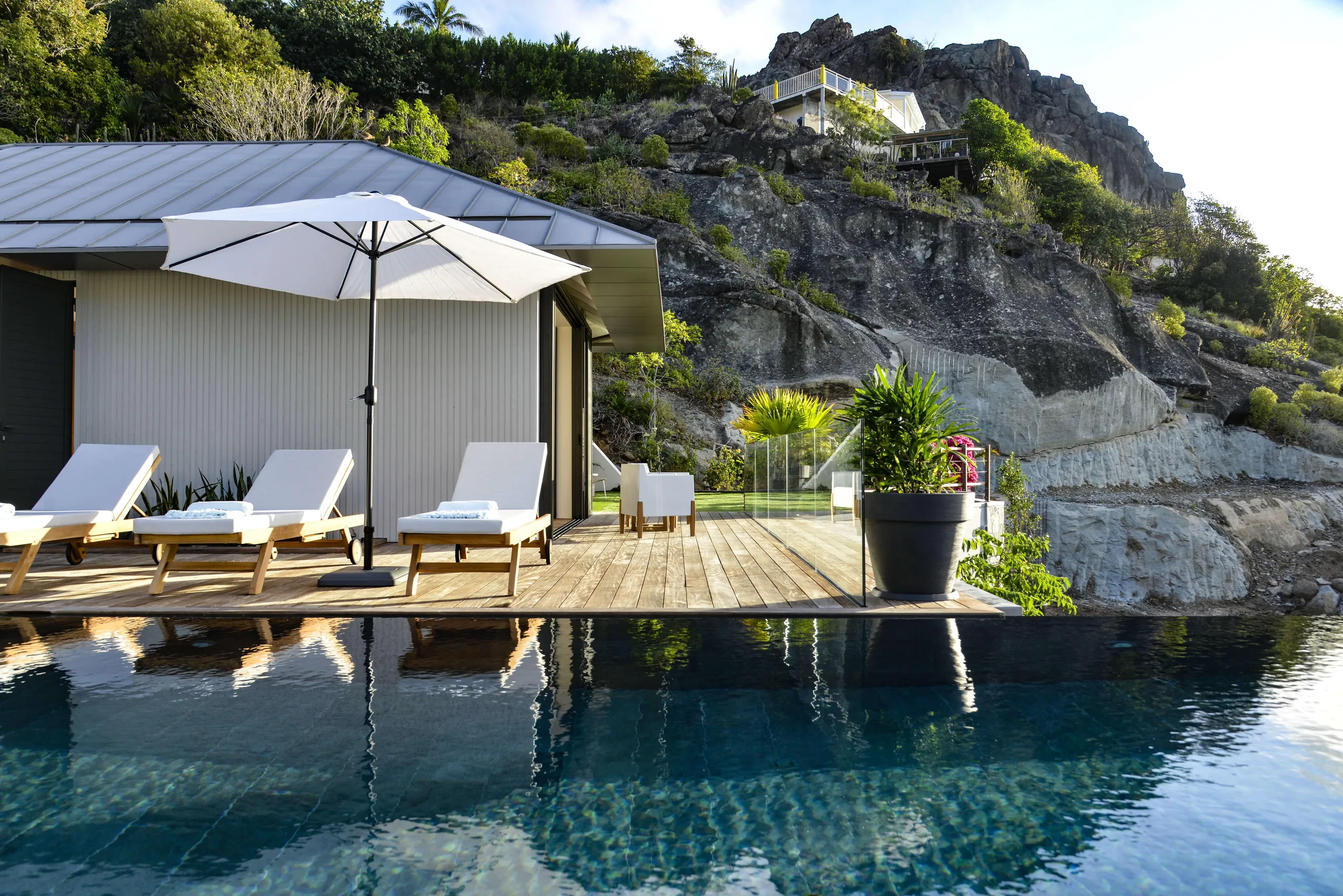 Serene St Barts Luxe Villa with Bay and Hill Views with Infinity Pool — photograph 7