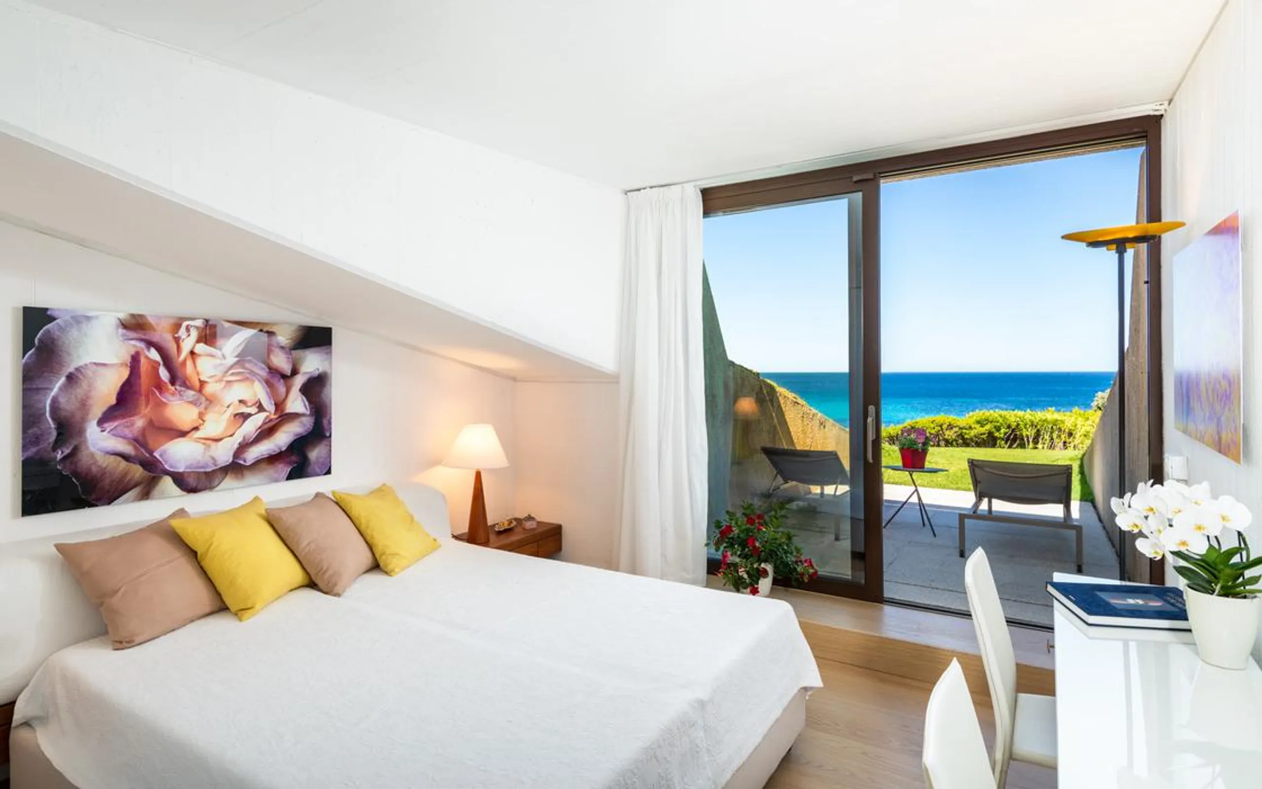 Majestic 8BR Villa with Pool and Panoramic Sea Views — photograph 10