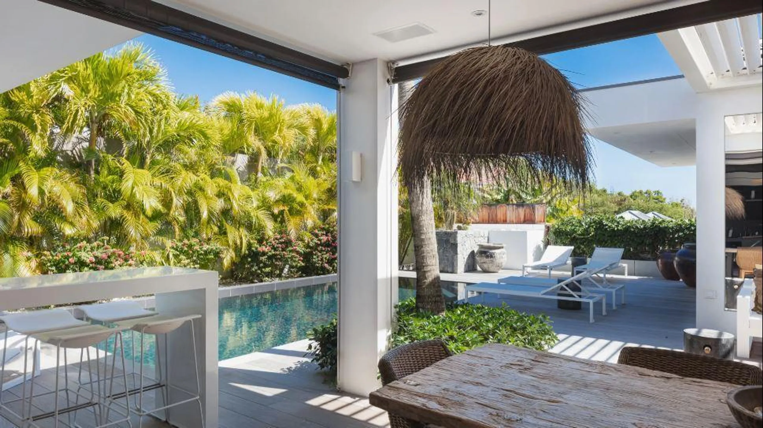 Modern & Airy Two-Bedroom Holiday Villa with Swimming Pool & Lush Surroundings — photograph 12