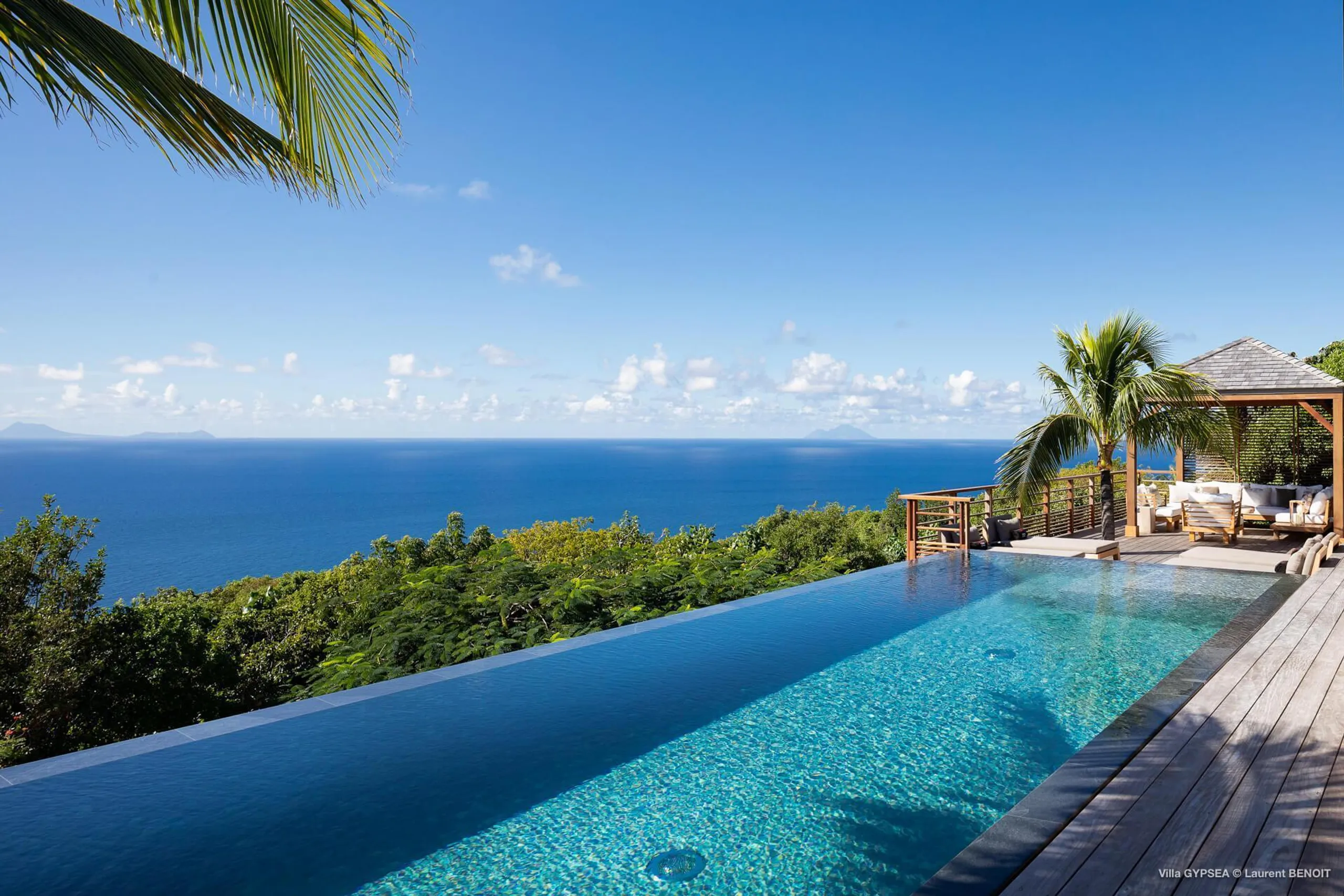 Elevated Luxurious Oceanview Villa with Infinity Pool in Lurin — photograph 2