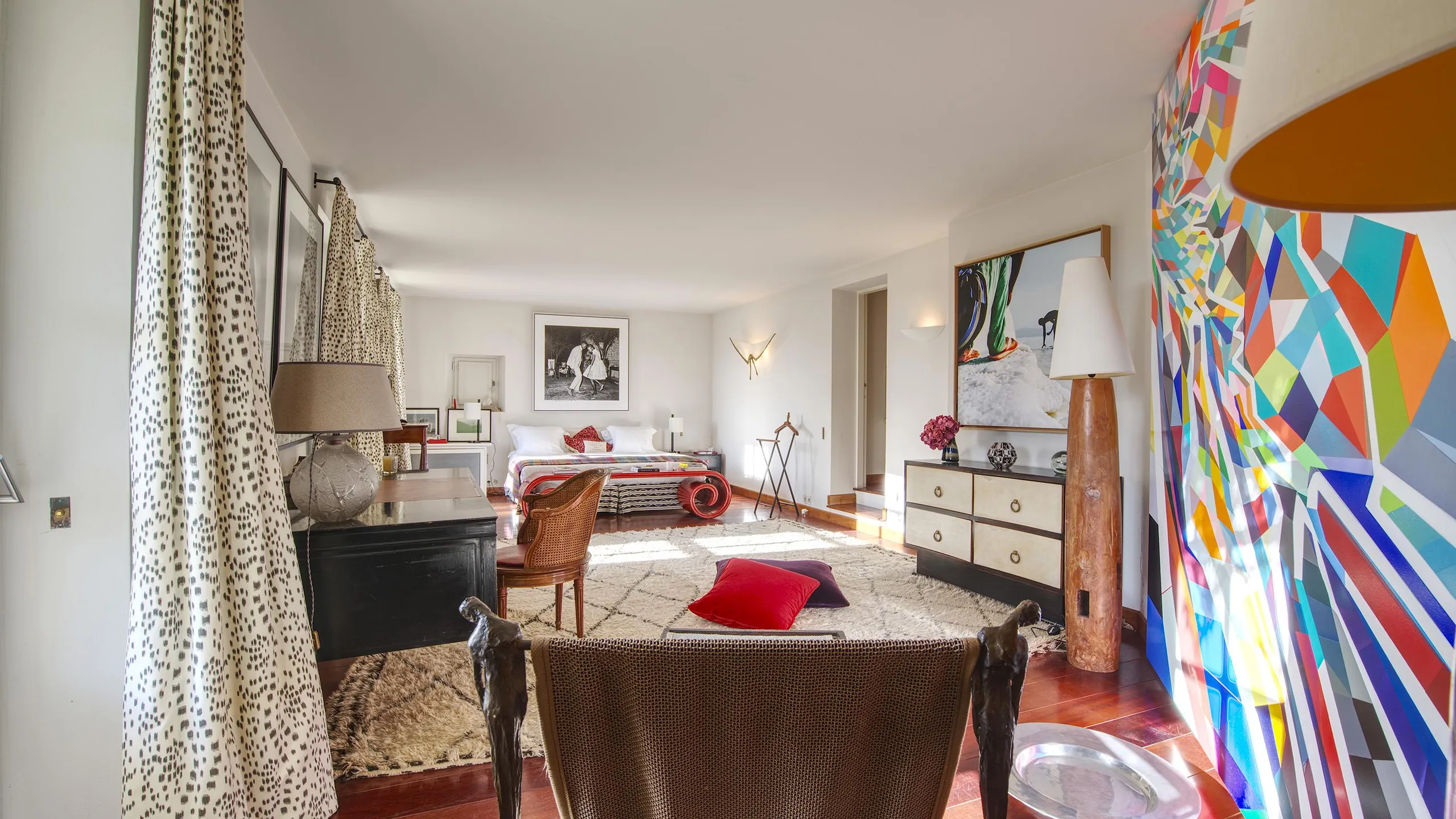 Sumptuous Escape Villa with Poolside and Panoramic Mountain Views — photograph 10