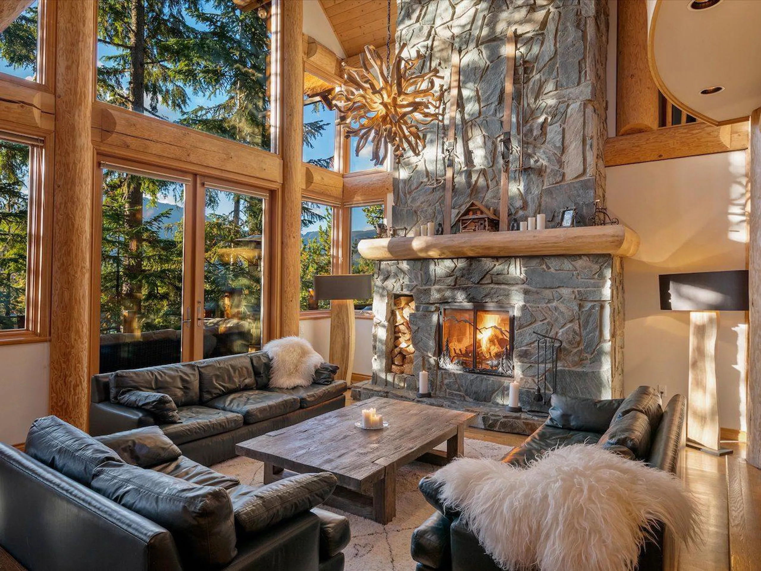 A High-End Retreat with Scenic Mountain Views, Lavish Pool, and Elegant Amenities VILLAWAY® — photograph 9