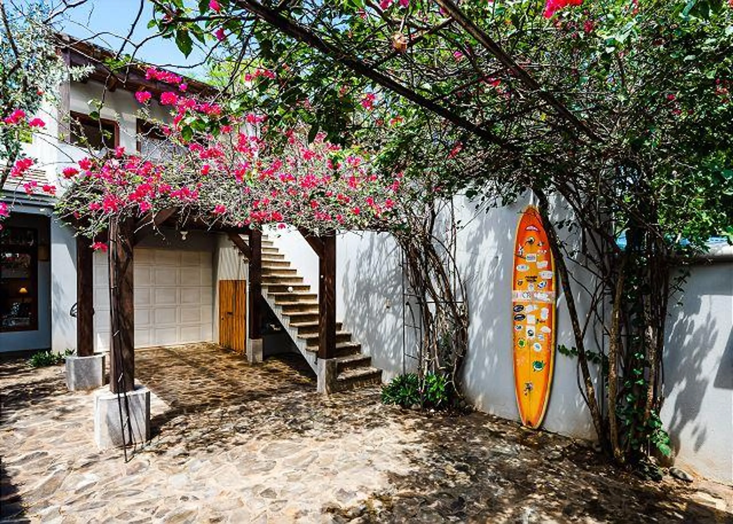 Tropical Luxury Villa with Private Pool, Beach Access and Lush Grounds — photograph 7